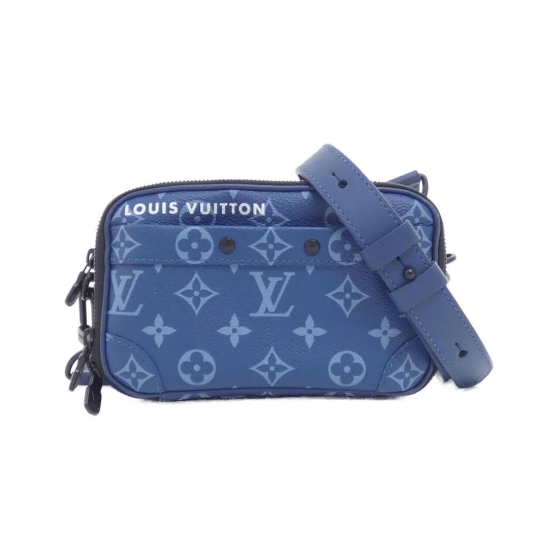 Louis Vuitton Monogram Tone Alpha Wearable Wallet M82801 Shoulder Bag: --- Catalog ---Category: SizeSize (HxWxD): 11cm x 18cm x 6cm / 4.33'' x 7.08'' x 2.36''Category: DesignType: Shoulder bagColor: Black, BlueGender: MenMaterial: Monogram Category: GeneralMPN: