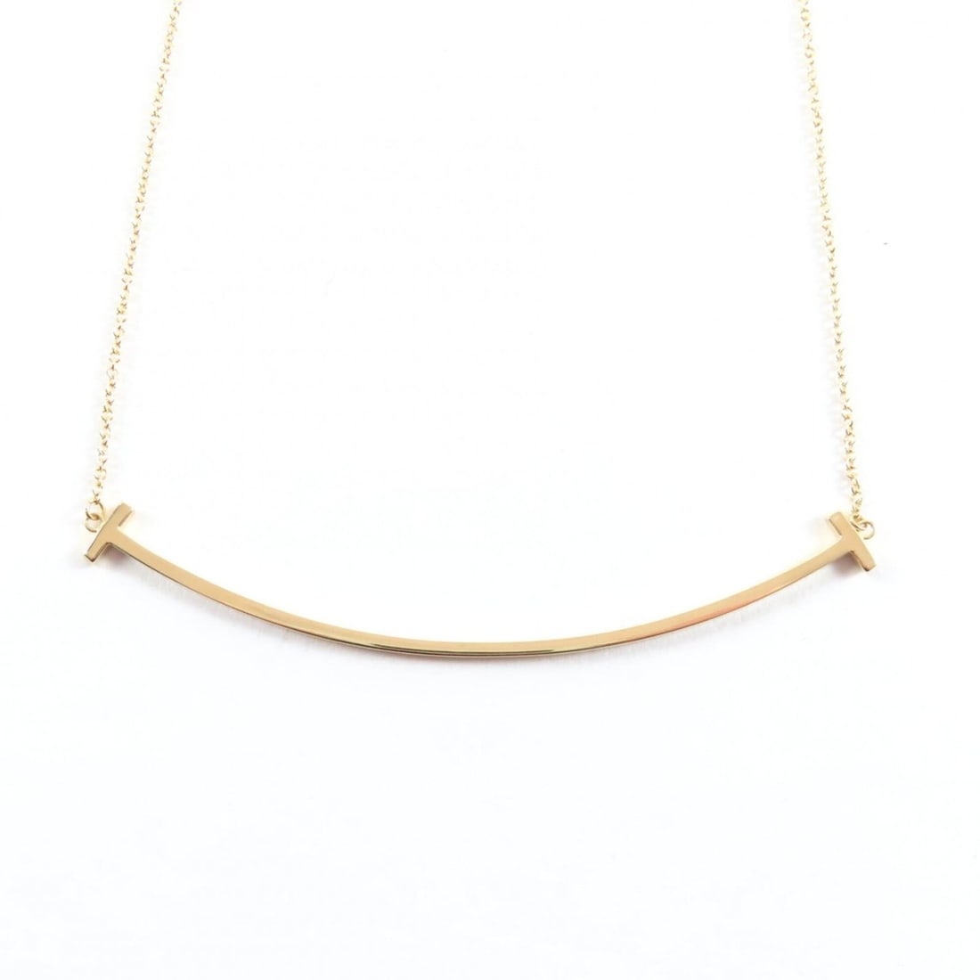 TIFFANY&Co. Tiffany T Smile Pendant Large 750 (YG) Current Model Necklace Yellow Gold Comes with Box: --- Catalog ---Category: SizeWeight: 3.9g / 0.13oz.Pendant Size: 5mm x 68mm / 0.19'' x 2.67''Neck Circumference: 41 cm - 46.5 cm / 16.14'' - 18.3''Category: DesignColor: Yellow goldGender: WomenMateri