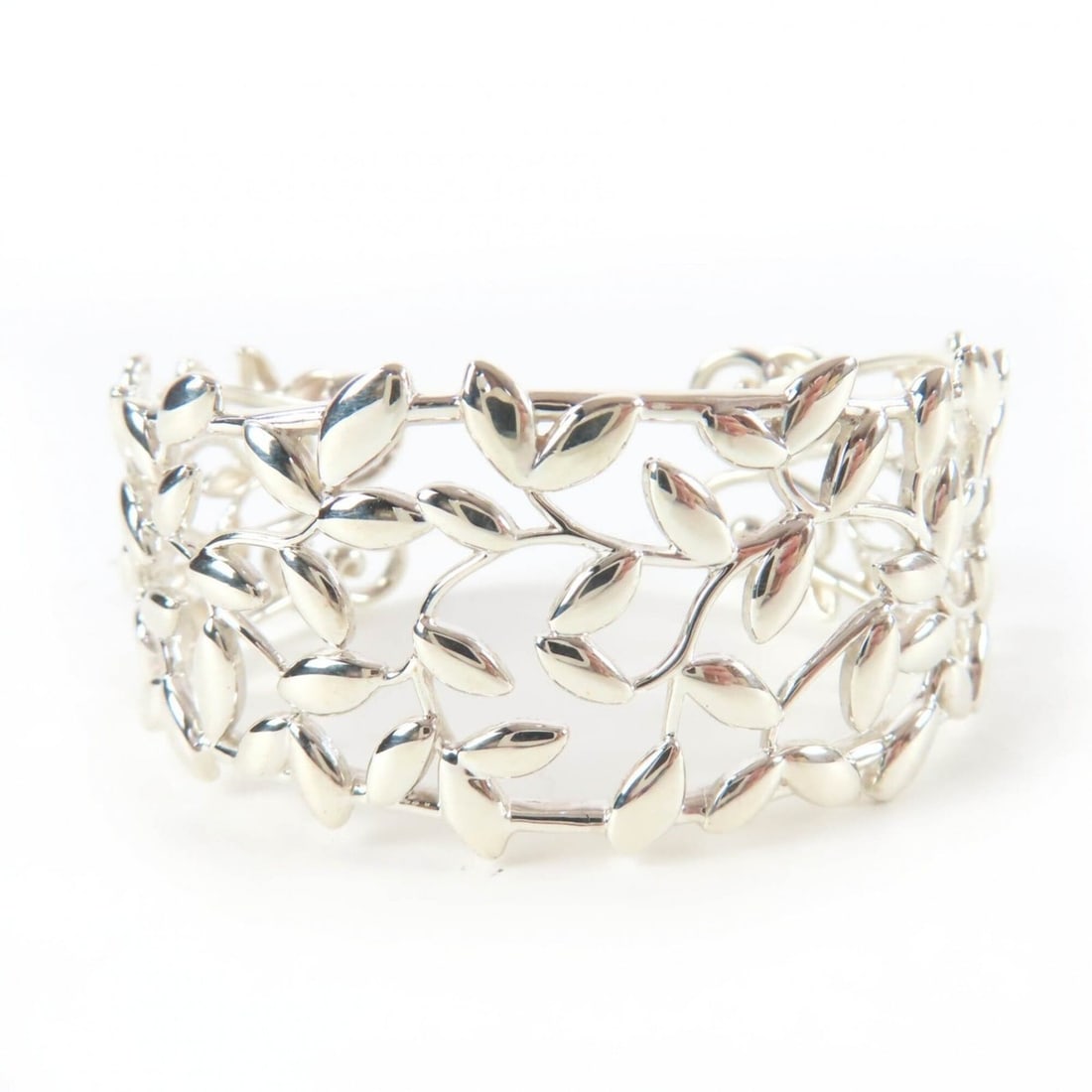 TIFFANY&Co. Tiffany Paloma Picasso Olive Leaf Cuff AG925 Current Model Bangle Bracelet Silver Weight: --- Catalog ---Category: SizeWidth: 2.5cm / 0.98''Length: 13cm / 5.11''Weight: 31.7g / 1.11oz.Category: DesignType: Cuff braceletColor: SilverGender: WomenMaterial: Silver 925Category: GeneralBrand: T