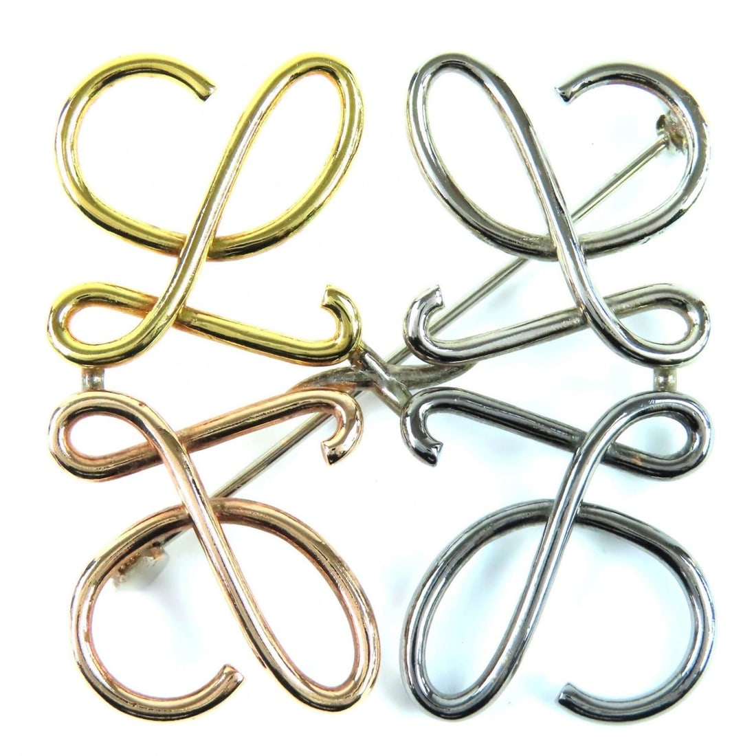 LOEWE Anagram Brooch in 4 Colors: Gold, Silver, Bronze. Comes with dust bag. Highly popular and: --- Catalog ---Category: SizeSize (HxWxD): 5cm x 5cm / 1.96'' x 1.96''Category: DesignType: BroochColor: Bronze, Gold, Metallic, SilverGender: WomenCategory: GeneralBrand: Loewe--- Item List ---Sectio