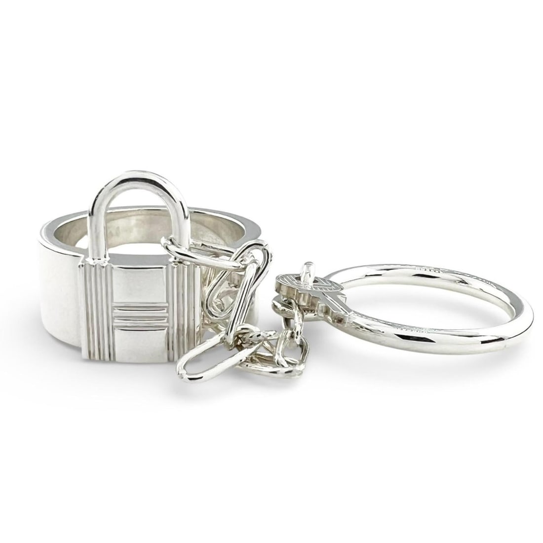HERMES Alpha Kelly Double Ring, 2018 model, AG925 sterling silver, size 51, with case, made in: --- Catalog ---Category: SizeWidth: 7mm / 0.28''Weight: 12.3g / 0.43oz.US Size: 6Brand Size: 51Category: DesignType: Band ringColor: SilverGender: WomenMaterial: Silver 925Category: GeneralBrand: Herm