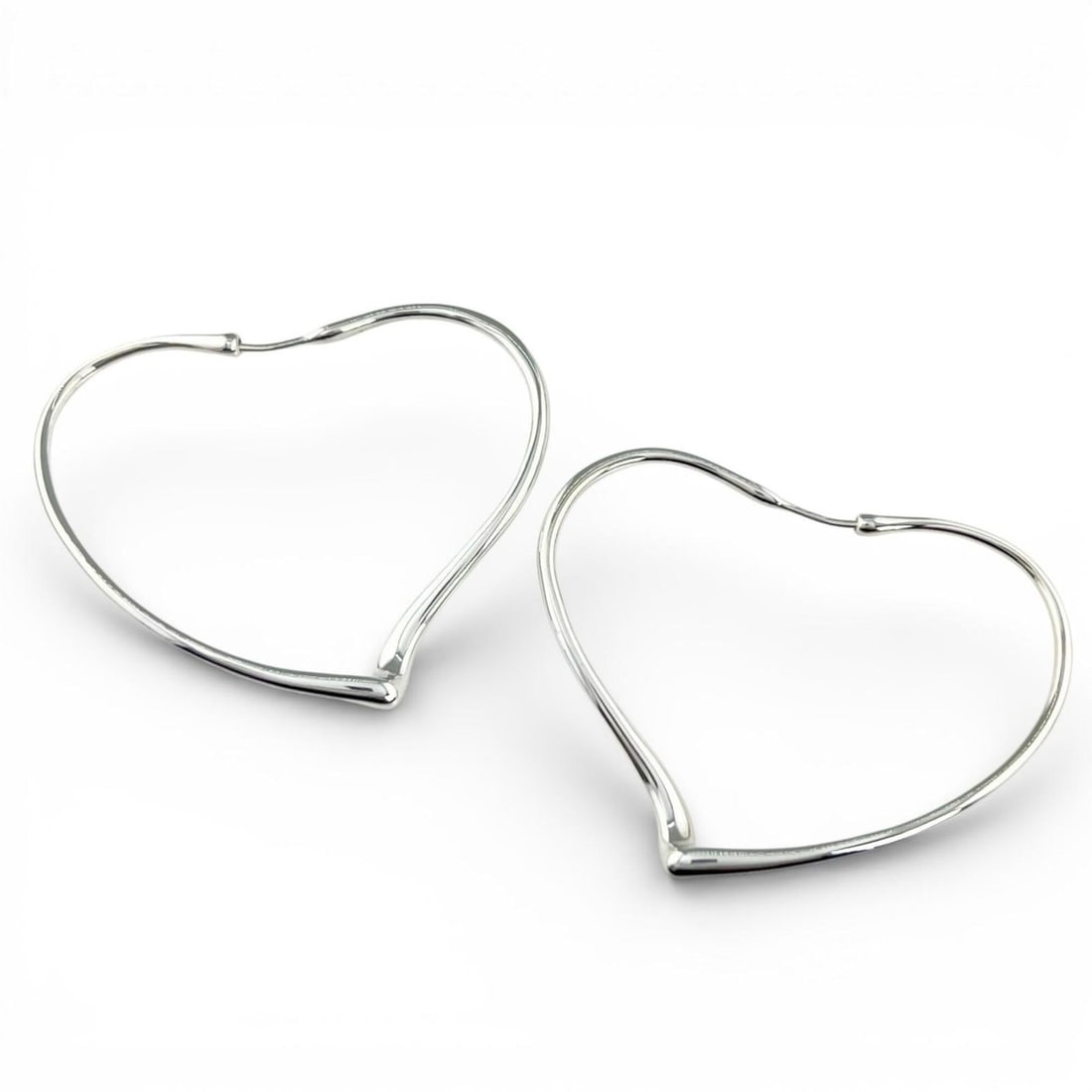 TIFFANY&Co. Tiffany & Co. AG925 Elsa Peretti Open Heart Hoop Earrings (Pair) Silver Women's: --- Catalog ---Category: SizeSize (HxWxD): 55.00mm x 60.00mm / 2.17'' x 2.36''Category: DesignType: Hoop earringsColor: SilverGender: WomenMaterial: Silver 925Category: GeneralLine: Open HeartBrand: T