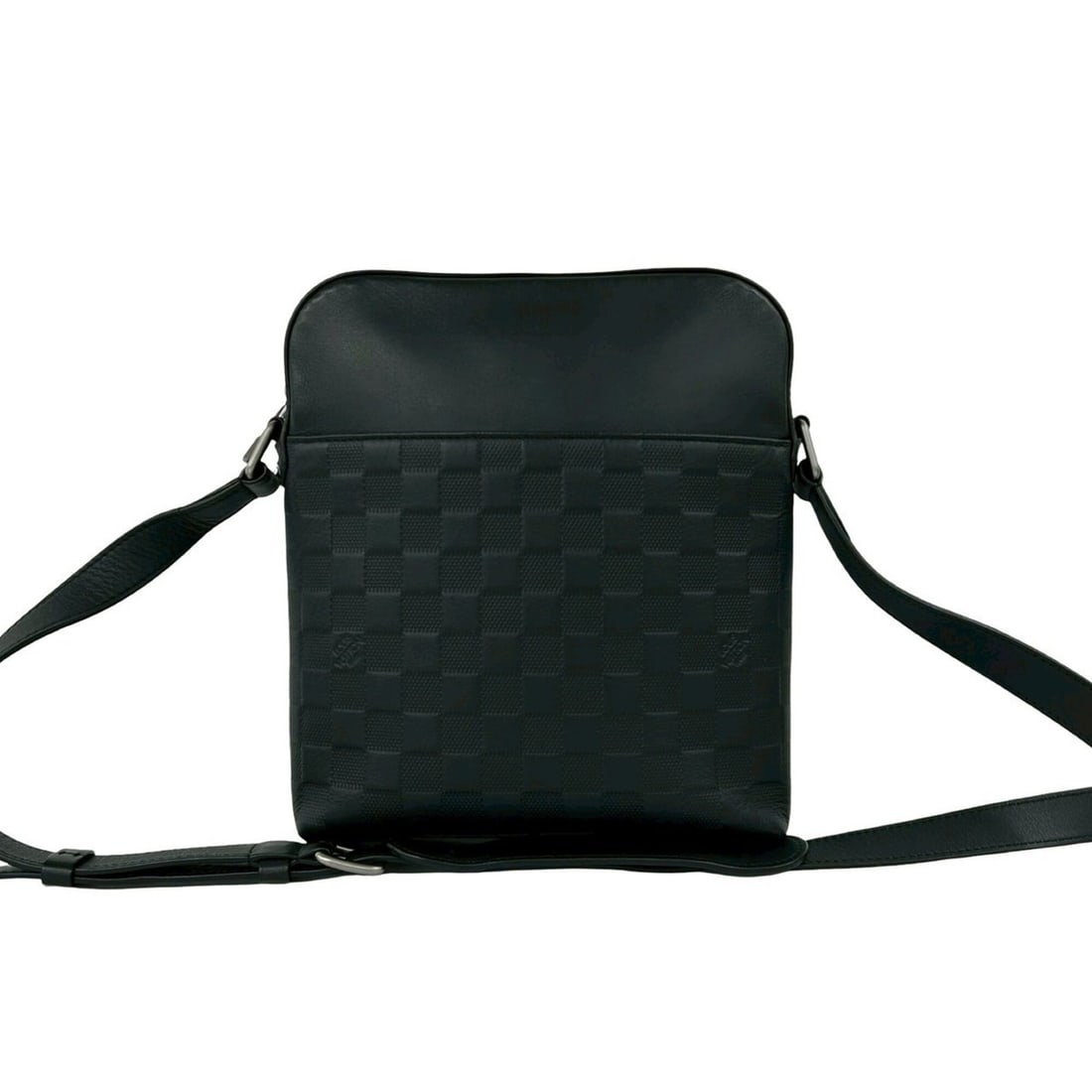LOUIS VUITTON District Damier Infini Leather Shoulder Bag Pochette Black 18335: --- Catalog ---Category: SizeSize (HxWxD): 25cm x 20.5cm x 4.5cm / 9.84'' x 8.07'' x 1.77''Category: DesignType: Pochette, Shoulder bagColor: BlackGender: WomenMaterial: Leather Category: GeneralBrand