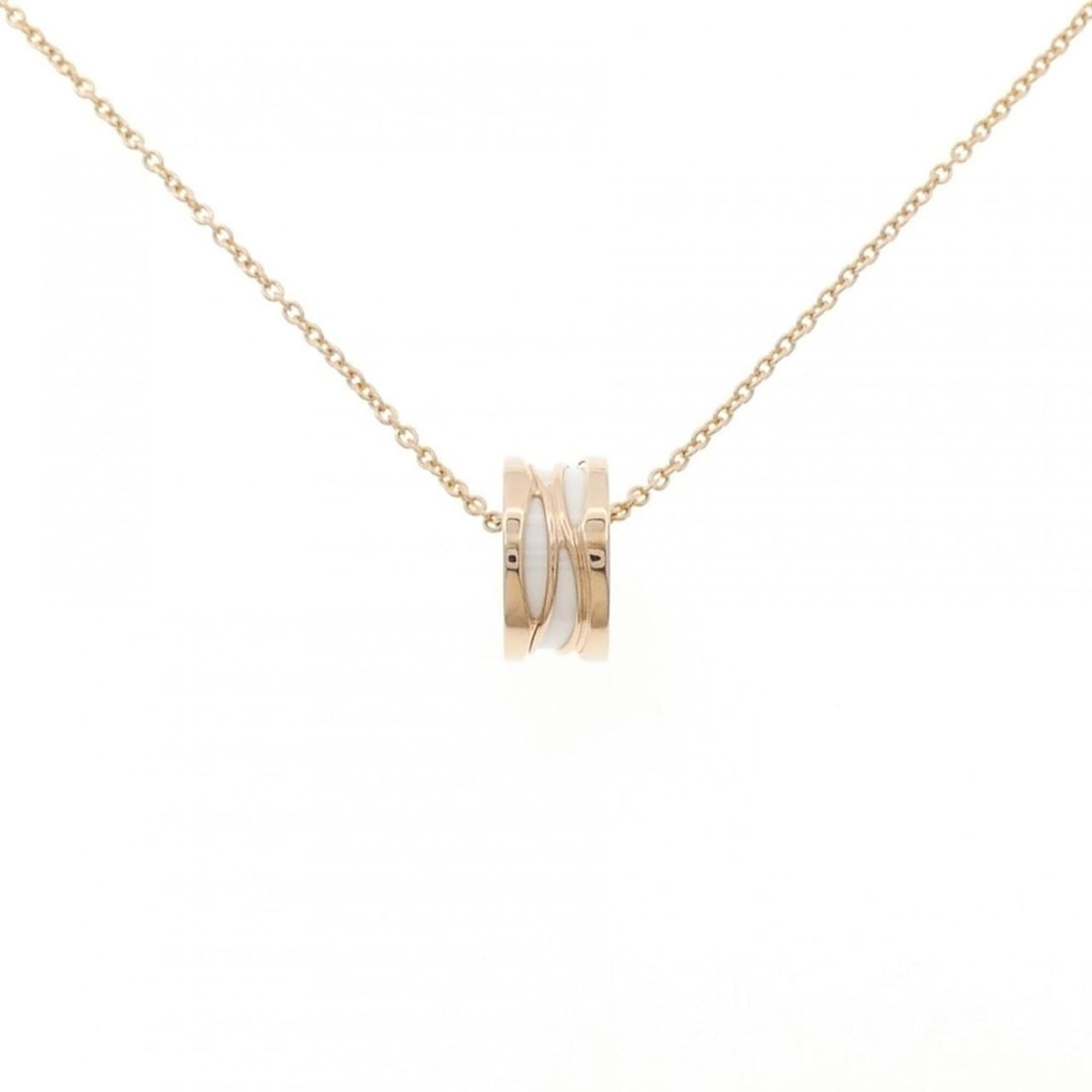 Bvlgari B.zero1 Design Legend Necklace: --- Catalog ---Category: SizeWidth: 1.7mm / 0.07''Weight: 12.2g / 0.43oz.Pendant Size: 7.7mm x 15.3mm / 0.3'' x 0.6''Neck Circumference: 38 cm - 46 cm / 14.96'' - 18.11''Category: DesignGender: