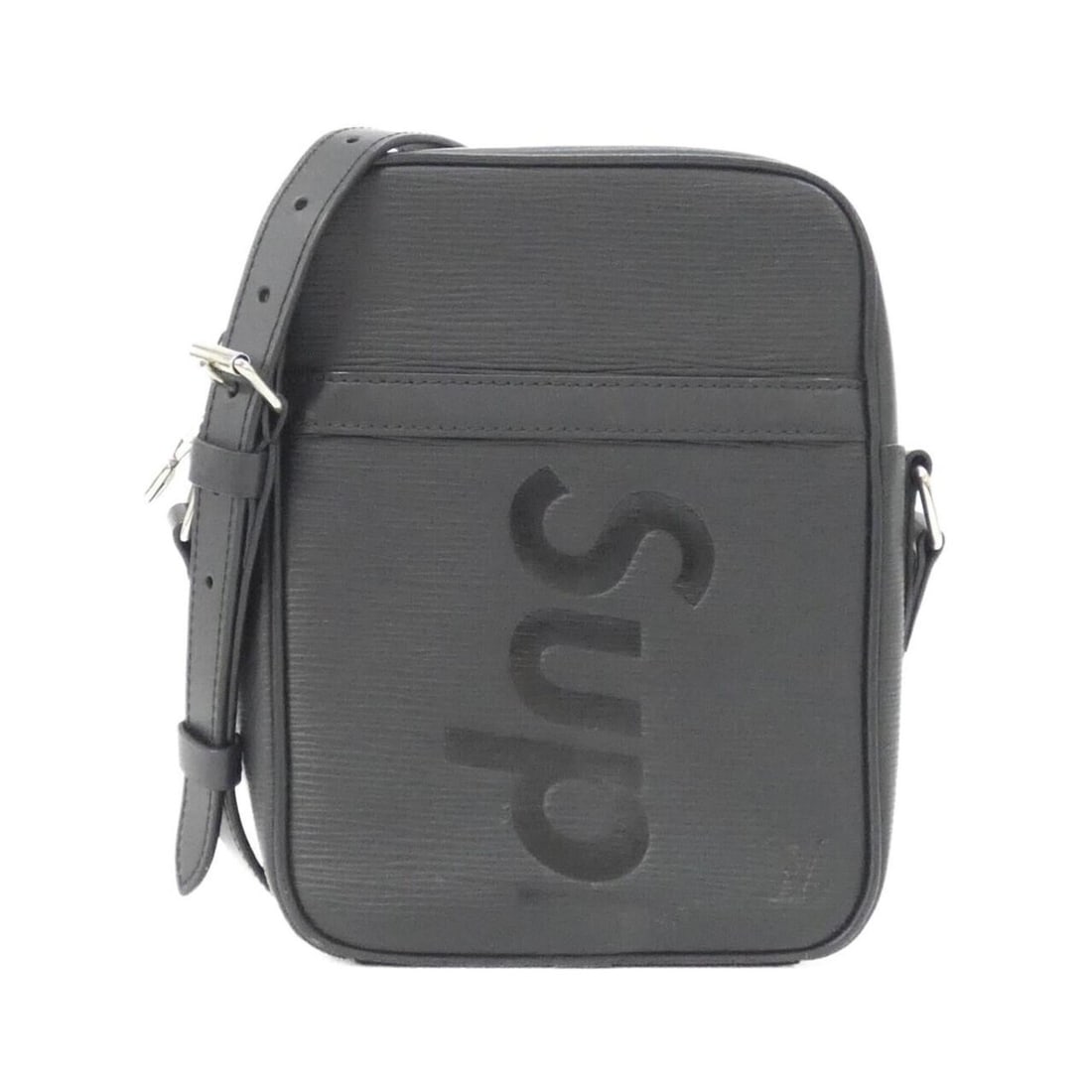 Louis Vuitton Epi (Supreme) Danube M53431 Shoulder Bag: --- Catalog ---Category: SizeSize (HxWxD): 22cm x 16cm x 7cm / 8.66'' x 6.29'' x 2.75''Category: DesignType: Shoulder bagColor: BlackGender: MenMaterial: Leather Category: GeneralMPN: M53431Brand: