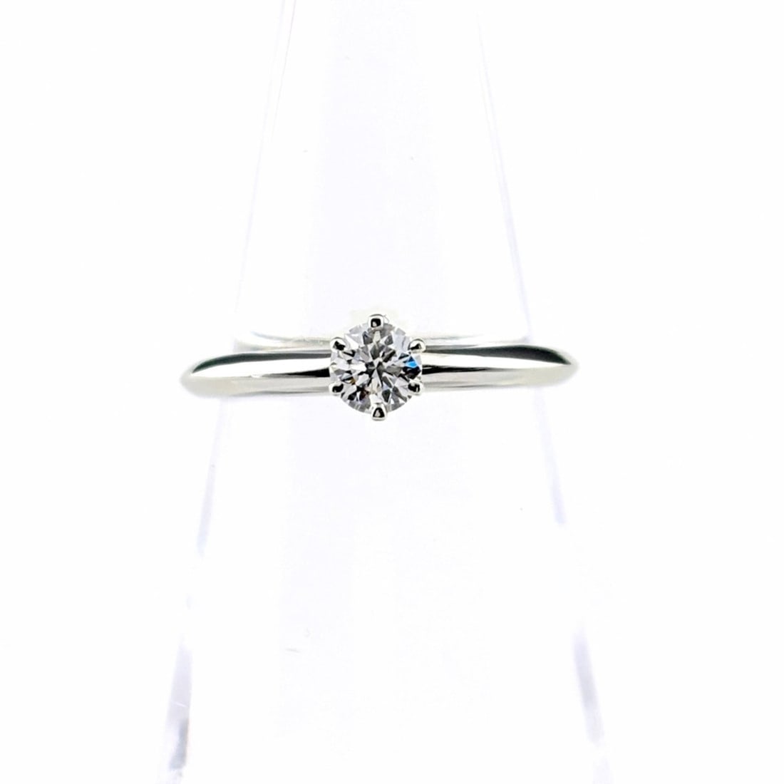 Tiffany & Co. Solitaire Ring, Platinum Single Diamond Pt950, Women's Ring: --- Catalog ---Category: SizeJP Size: 9US Size: 5Category: DesignType: Band ringGender: WomenMaterial: Platinum 950Category: GeneralBrand: Tiffany--- Item List ---Section: ConditionRanking: Rank AB Us