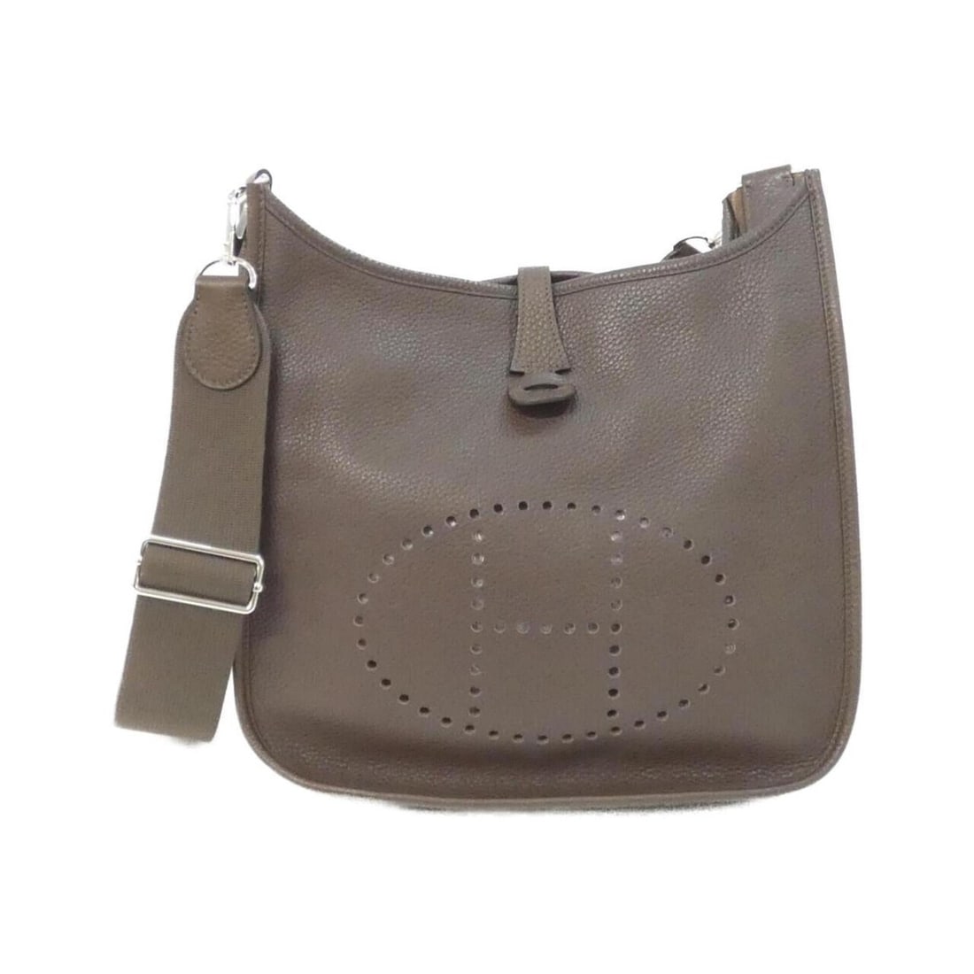 Hermes Evelyne 3 PM 056277CK Shoulder Bag: --- Catalog ---Category: SizeSize (HxWxD): 29cm x 28cm x 8cm / 11.41'' x 11.02'' x 3.14''Category: DesignType: Shoulder bagColor: CoffeeGender: Women,MenMaterial: Taurillon clemence leather Category: