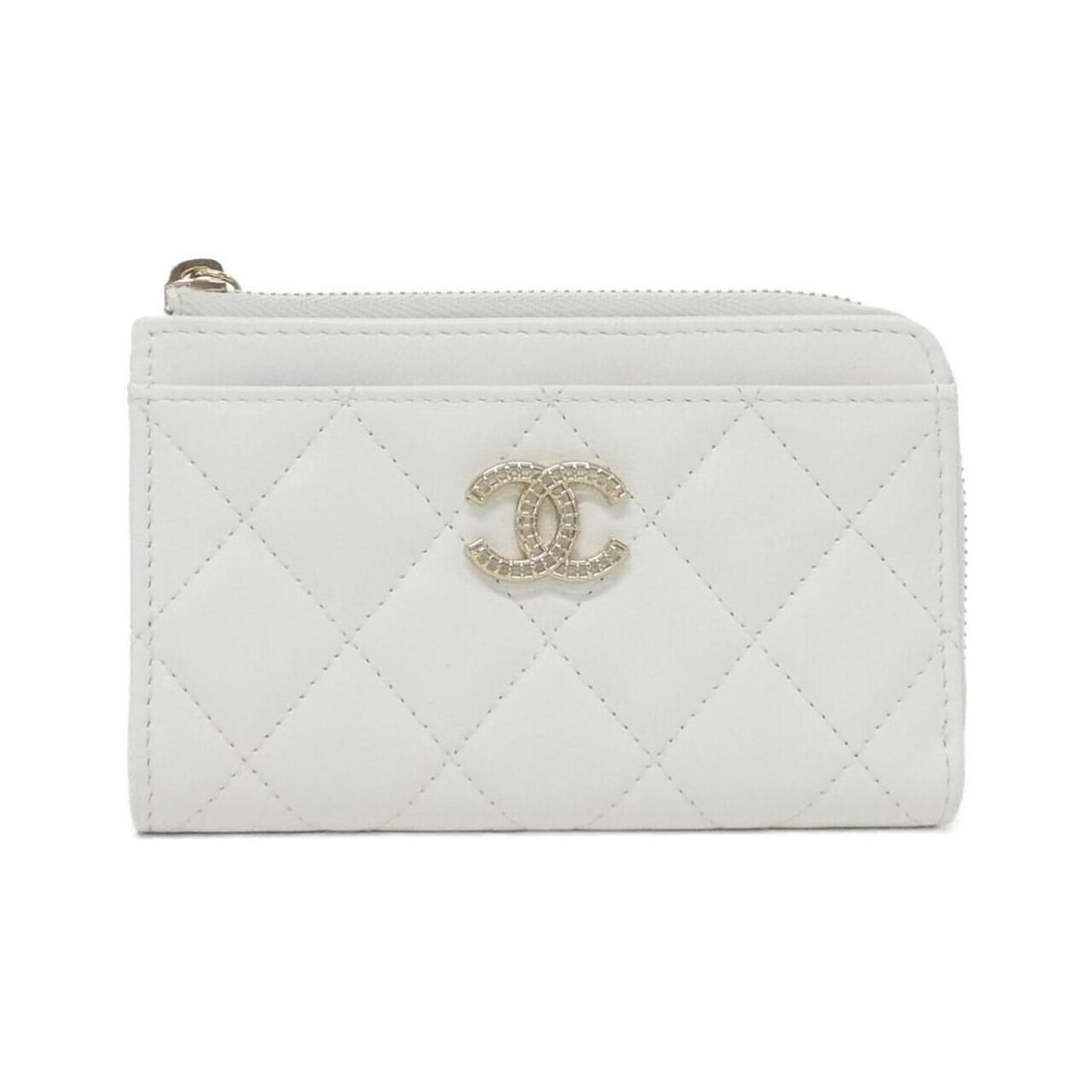 Chanel AP4490 Business Card Holder/Card Case: --- Catalog ---Category: DesignType: Card caseColor: WhiteGender: WomenMaterial: Leather Category: GeneralBrand: ChanelCategory: Physical PropertiesSize (HxWxD): 8cm x 13cm x 2cm / 3.14'' x 5.11'' x