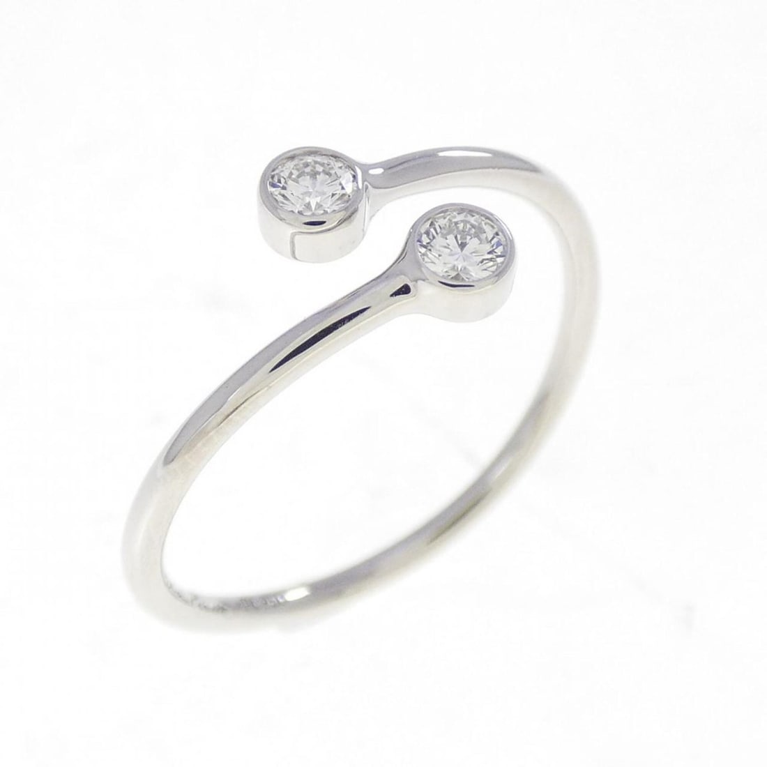 Tiffany hoop ring: --- Catalog ---Category: SizeJP Size: 10US Size: 5.5Category: DesignType: Band ringGender: WomenMaterial: Platinum 950Category: GeneralBrand: Tiffany--- Item List ---Section: ConditionRanking: Rank A