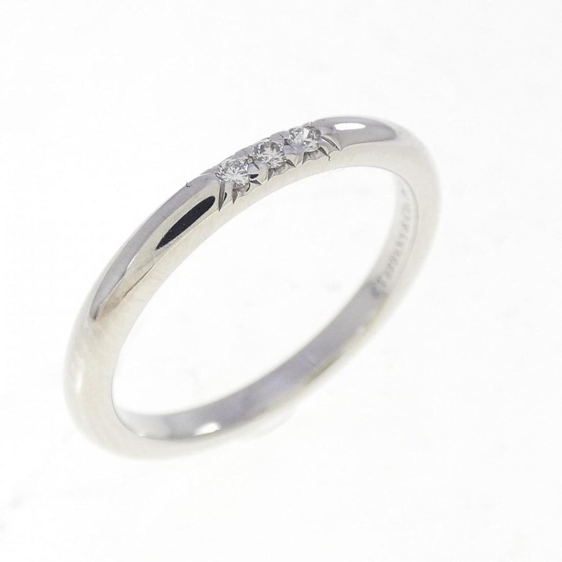 Tiffany Band Ring: --- Catalog ---Category: SizeJP Size: 7.5US Size: 4Category: DesignType: Band ringGender: WomenMaterial: Platinum 950Category: GeneralBrand: Tiffany--- Item List ---Section: ConditionRanking: Rank A