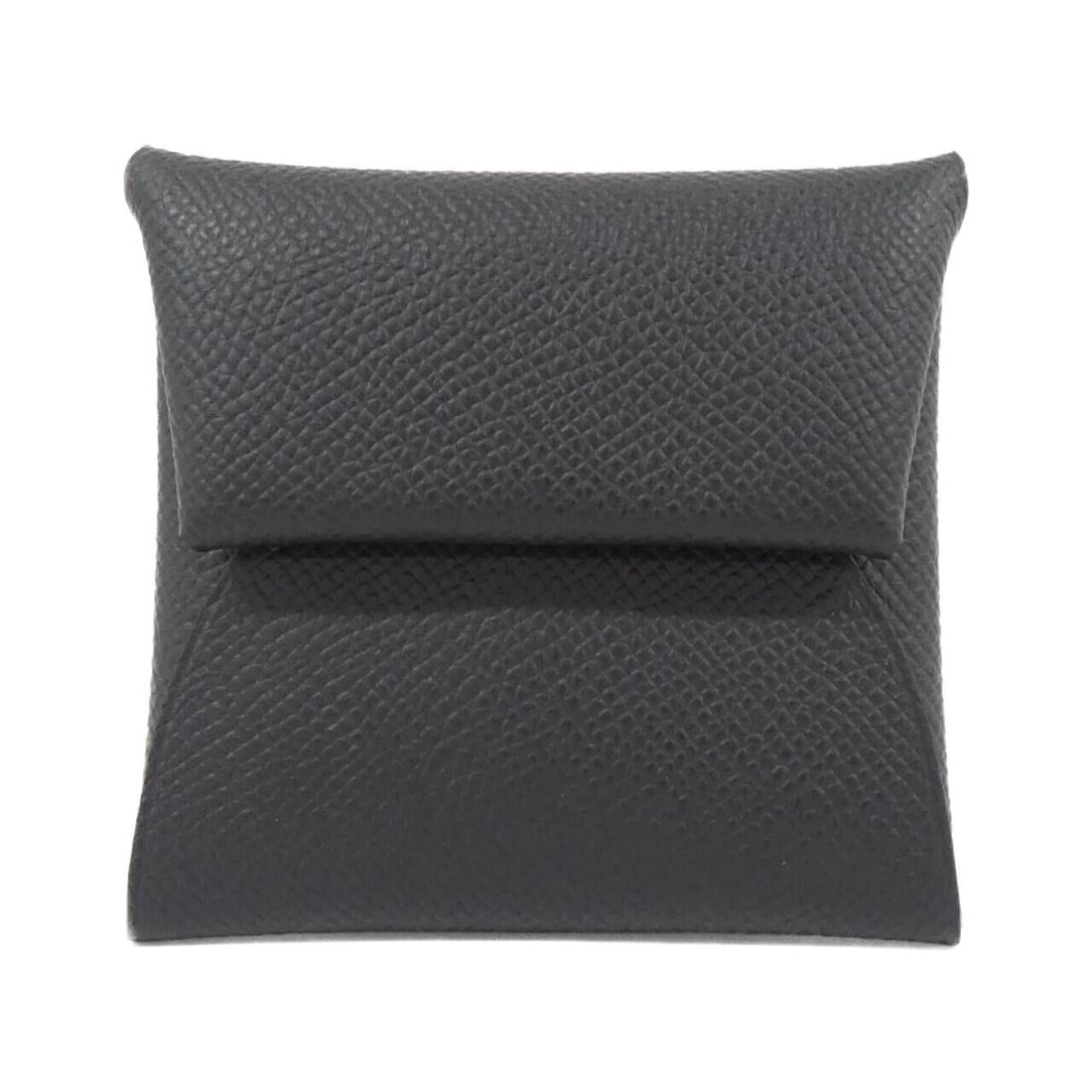 Hermes Bastia 041054CK Wallet/Coin Case: --- Catalog ---Category: SizeSize (HxWxD): 8cm x 8.5cm / 3.14'' x 3.34''Category: DesignType: Coin purse/coin caseColor: BlackGender: Men,WomenMaterial: Epsom leather Category: GeneralLine: