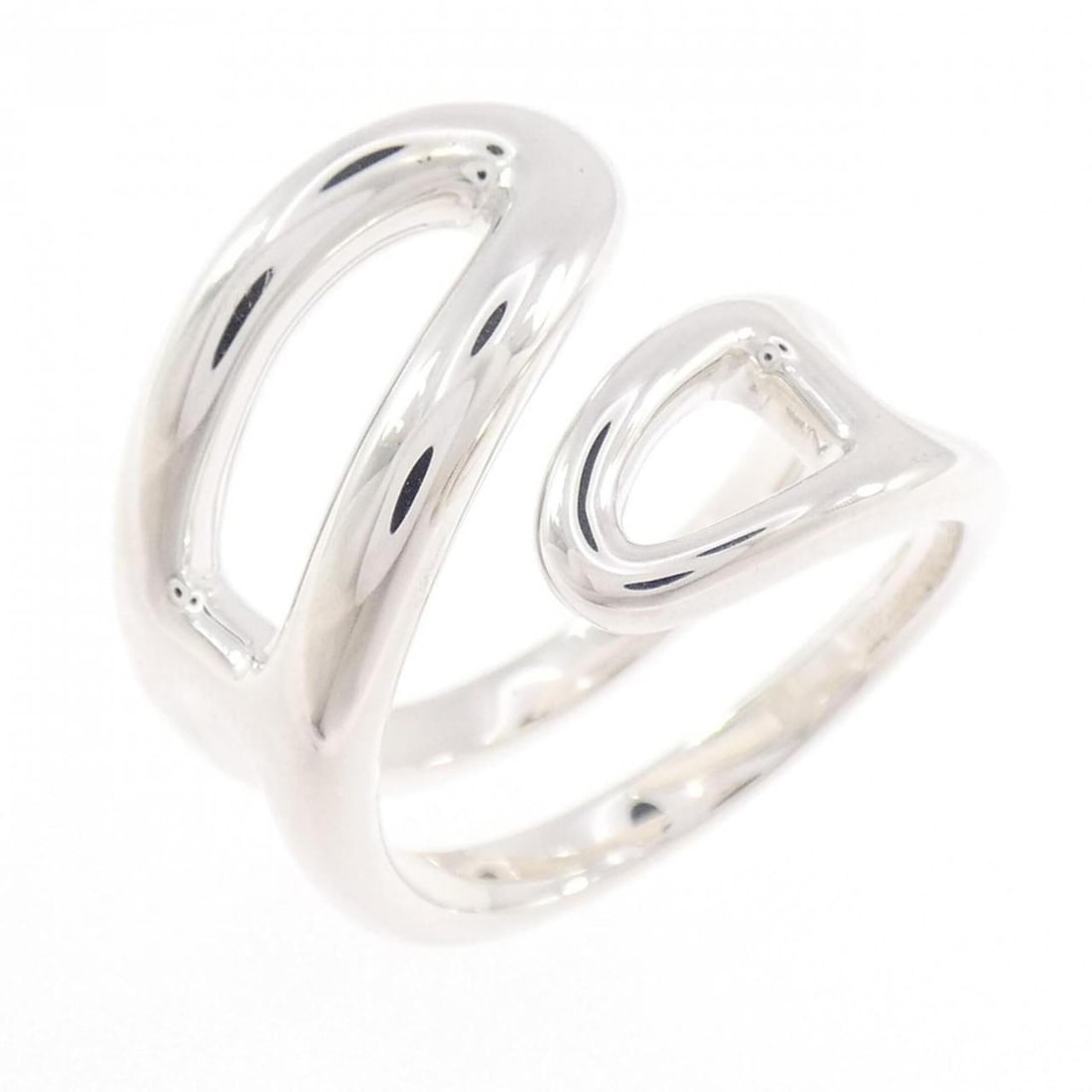 Hermes Hermès Chaine d'Ancre Punk Ring: --- Catalog ---Category: SizeWidth: 17mm / 0.67''Weight: 7.9g / 0.27oz.JP Size: 13US Size: 6.5Category: DesignType: Band ringGender: WomenMaterial: Silver 925Category: GeneralLine: Chaine d'AncreBrand