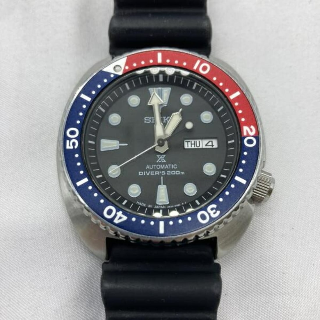 SEIKO Prospex Diver's 200m 4R36-04Y0 Seiko Watch: --- Catalog ---Category: SizeWrist Size: 21.5cm / 8.46''Case Diameter: 30mm / 1.18''Category: DesignType: WristwatchGender: MenCategory: GeneralMPN: 4R36-04Y0Brand: Seiko--- Item List ---Section: Cond