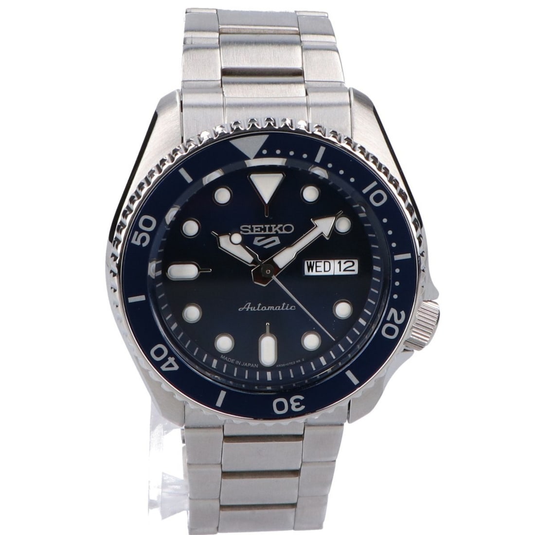 Seiko SBSA001 4R36 5 Sports SKX Series Day-Date Automatic Watch with See-Through Back, Silver, Men's: --- Catalog ---Category: SizeWrist Size: 17.5cm / 6.88''Category: DesignType: WristwatchGender: MenColor (Dial): BlueMaterial (Band): Stainless steelMaterial (Case): Stainless steelCategory: GeneralBr