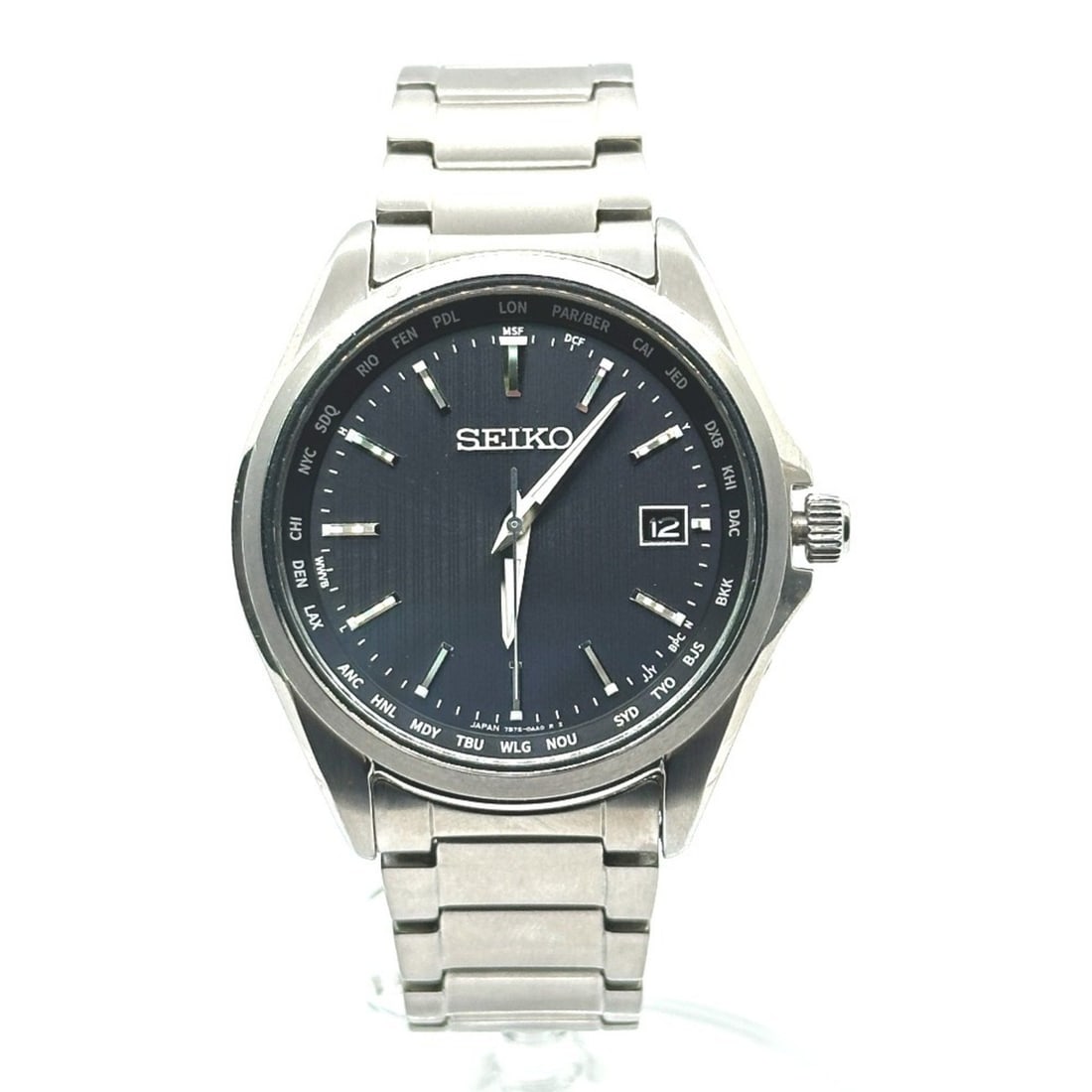 SEIKO 7B75-0AA0 Seiko Selection Date Watch, Titanium, Men's, Silver: --- Catalog ---Category: SizeBand Width: 18mm / 0.71''Wrist Size: 19cm / 7.48''Case Diameter: 38mm / 1.5''Category: DesignType: WristwatchColor: SilverGender: MenColor (Dial): BlackMaterial (Band): Ti