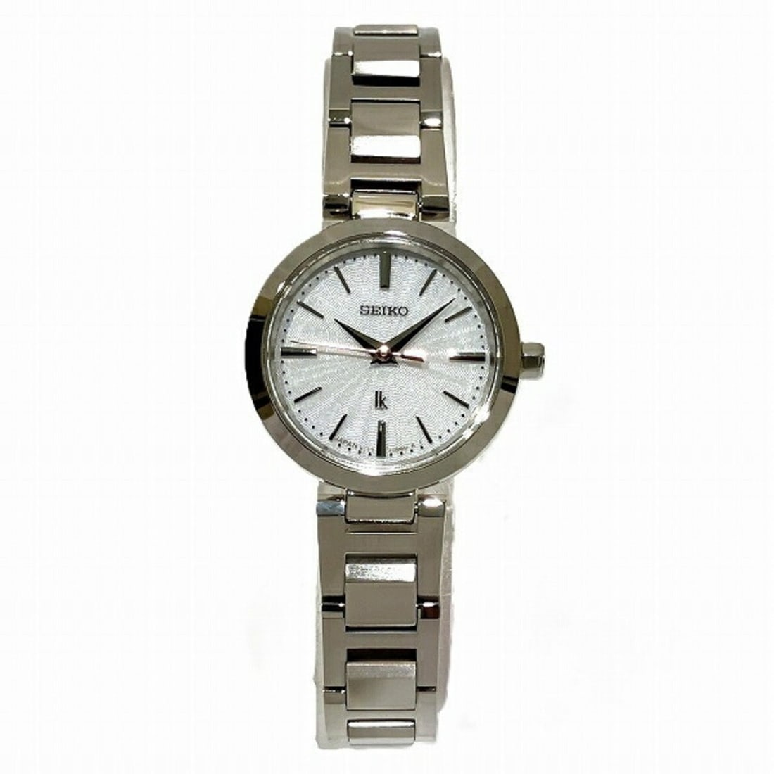 Seiko Lucia V117-0EH0 Solar Watch Women's: --- Catalog ---Category: SizeWeight: 44g / 1.55oz.Wrist Size: 17cm / 6.69''Case Diameter: 23mm / 0.91''Case Thickness: 6.6mm / 0.26''Category: DesignType: WristwatchGender: WomenDisplay: AnalogColor (