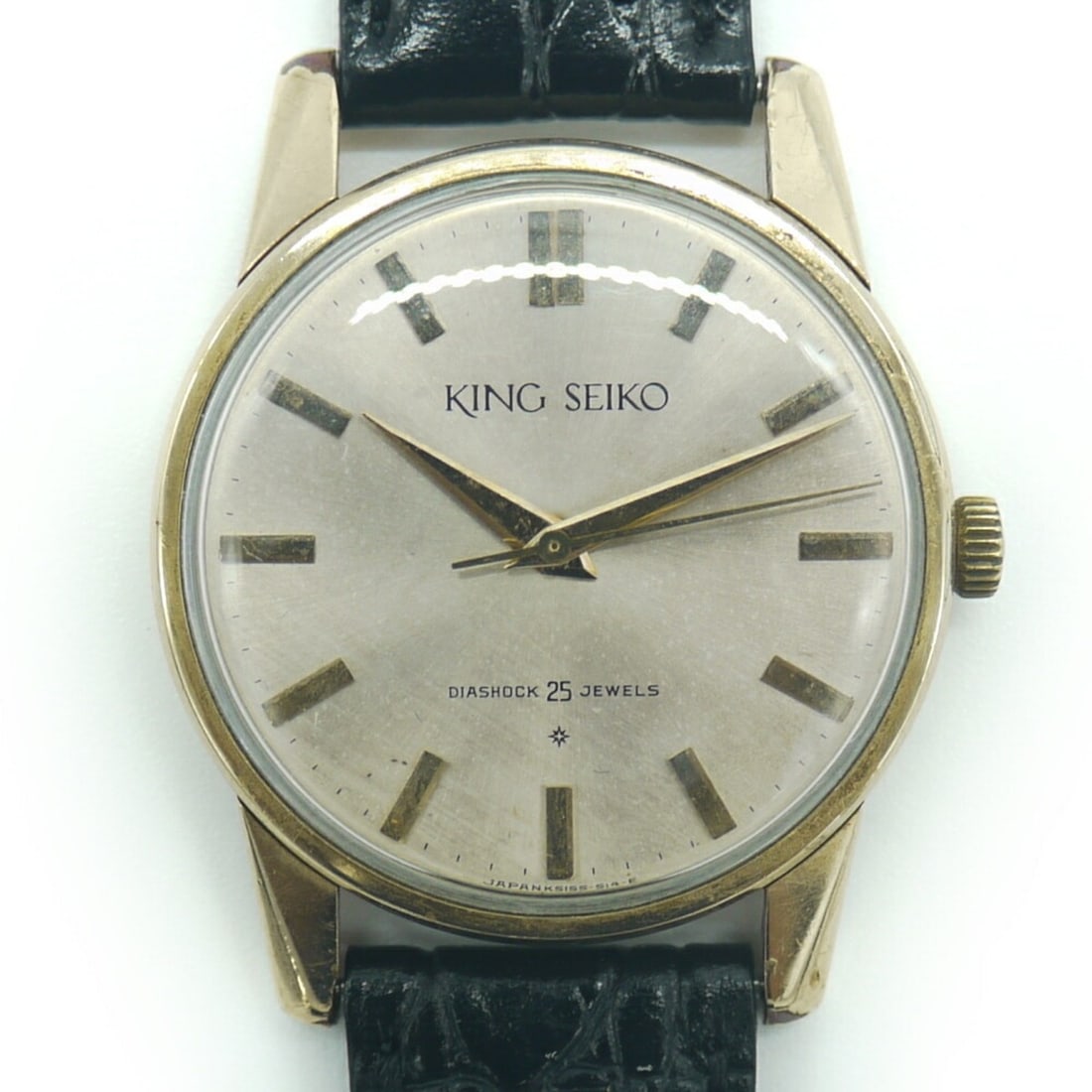 SEIKO KING First Model Late Manual Winding Watch Ref.15034 Silver Dial: --- Catalog ---Category: SizeWeight: 37.6g / 1.32oz.Band Width: 18mm / 0.71''Case Diameter: 35mm / 1.38''Case Thickness: 10mm / 0.39''Category: DesignType: WristwatchGender: MenDisplay: AnalogColor (D