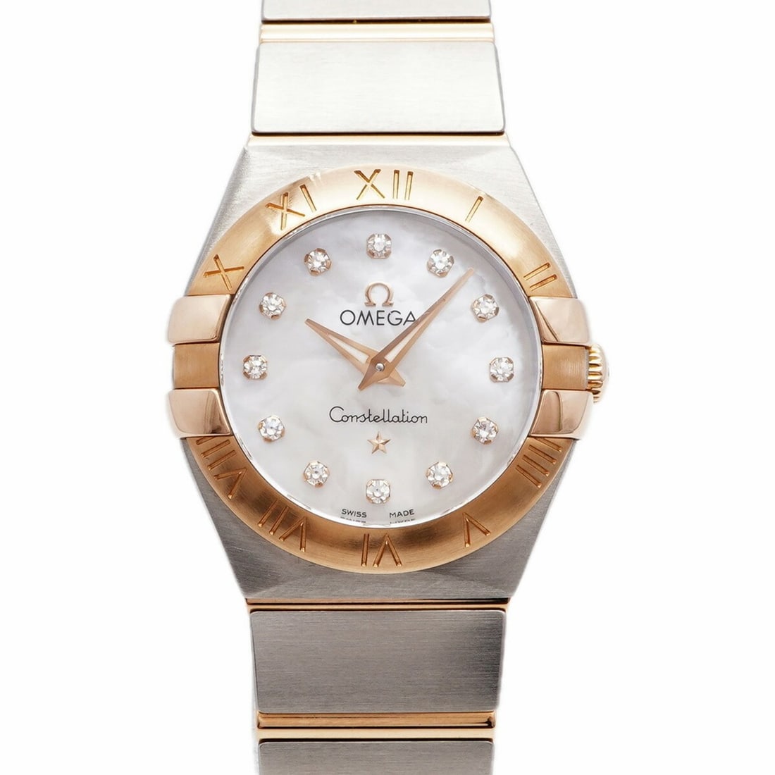 Omega Constellation 123.20.24.60.55.001 White Dial Women's Watch: --- Catalog ---Category: SizeWrist Size: 15cm / 5.9''Case Diameter: 24.8mm / 0.98''Category: DesignType: WristwatchGender: WomenColor (Dial): White shellMaterial (Band): Pink gold, Stainless steelCate