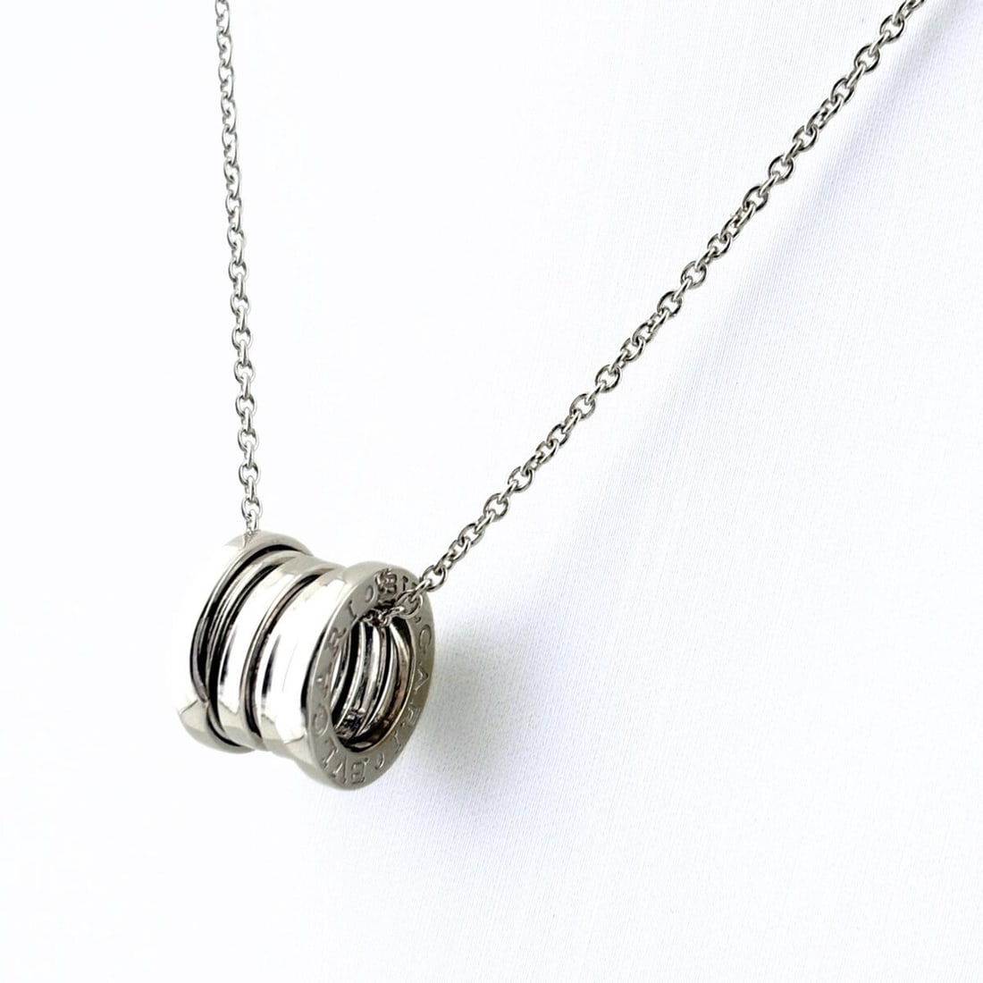 Bulgari BVLGARI B-ZERO1 Necklace Pendant 3-Band 750 Women's: --- Catalog ---Category: SizePendant Size: 14.5mm x 10mm / 0.57'' x 0.39''Neck Circumference: 40 cm / 15.74''Category: DesignGender: WomenPendant Type: PendantNecklace Type: NecklaceCategory: GeneralB