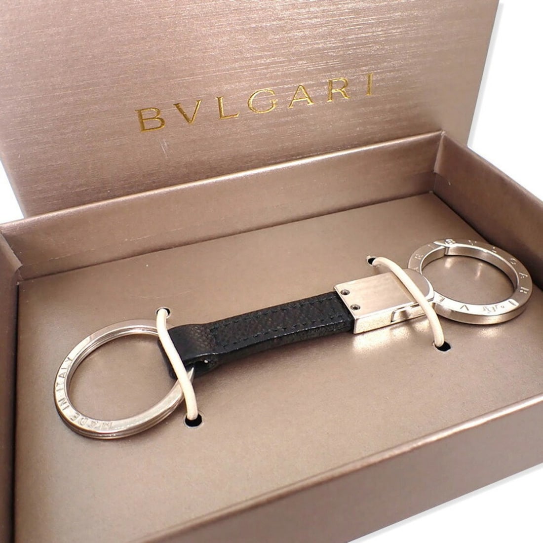 BVLGARI Bulgari 925 Keyring: --- Catalog ---Category: DesignType: KeyringGender: WomenMaterial: Sterling silver 925Category: GeneralBrand: Bvlgari--- Item List ---Section: ConditionRanking: Rank B Used - Traces of usage, damages 