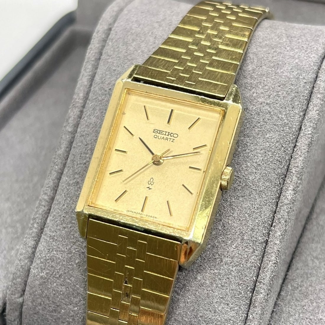 SEIKO Ladies Watch 2621-5050 G10 Gold Dial Quartz Square Antique: --- Catalog ---Category: SizeWrist Size: 15.5cm / 6.1''Case Diameter: 21mm / 0.83''Category: DesignType: WristwatchGender: WomenColor (Dial): GoldCategory: GeneralBrand: SeikoCategory: MovementMovemen