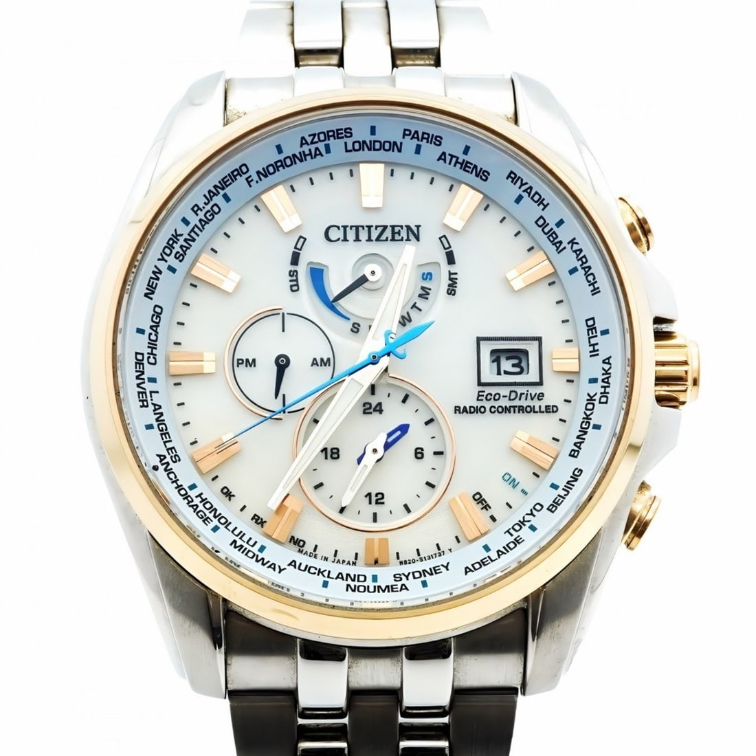 Citizen Eco-Drive Double Direct Flight H820-T021701 White Dial Men's Watch: --- Catalog ---Category: SizeWrist Size: 18cm / 7.08''Case Diameter: 46.5mm / 1.83''Category: DesignType: WristwatchGender: MenColor (Dial): WhiteMaterial (Band): Stainless steelCategory: GeneralBrand