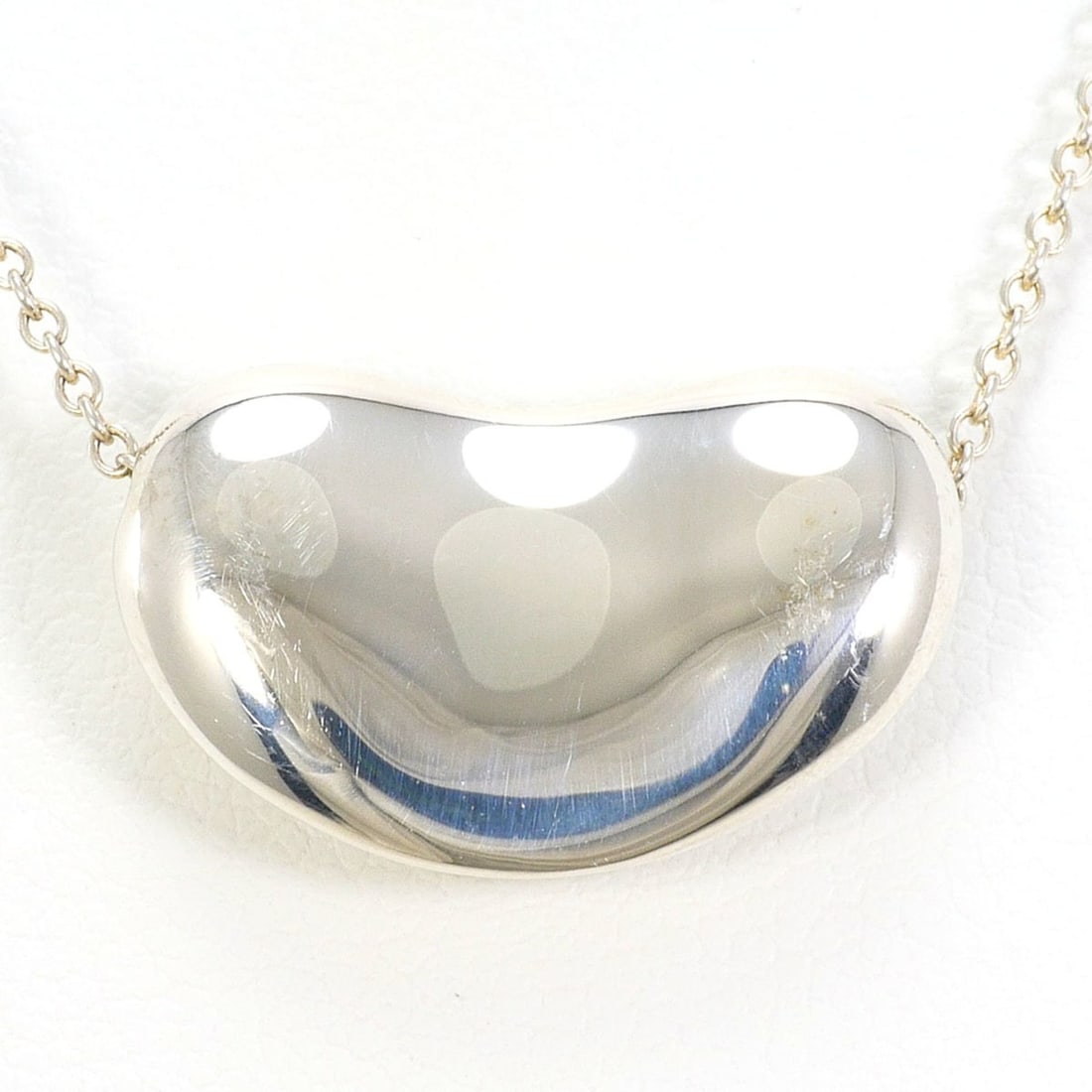 Tiffany & Co. Bean Silver Necklace, Total Weight 7.8g, 43cm, Jewelry: --- Catalog ---Category: SizePendant Size: 12mm x 19mm / 0.47'' x 0.74''Neck Circumference: 43 cm / 16.92''Category: DesignGender: WomenMaterial: Silver 925Necklace Type: NecklaceCategory: GeneralBran
