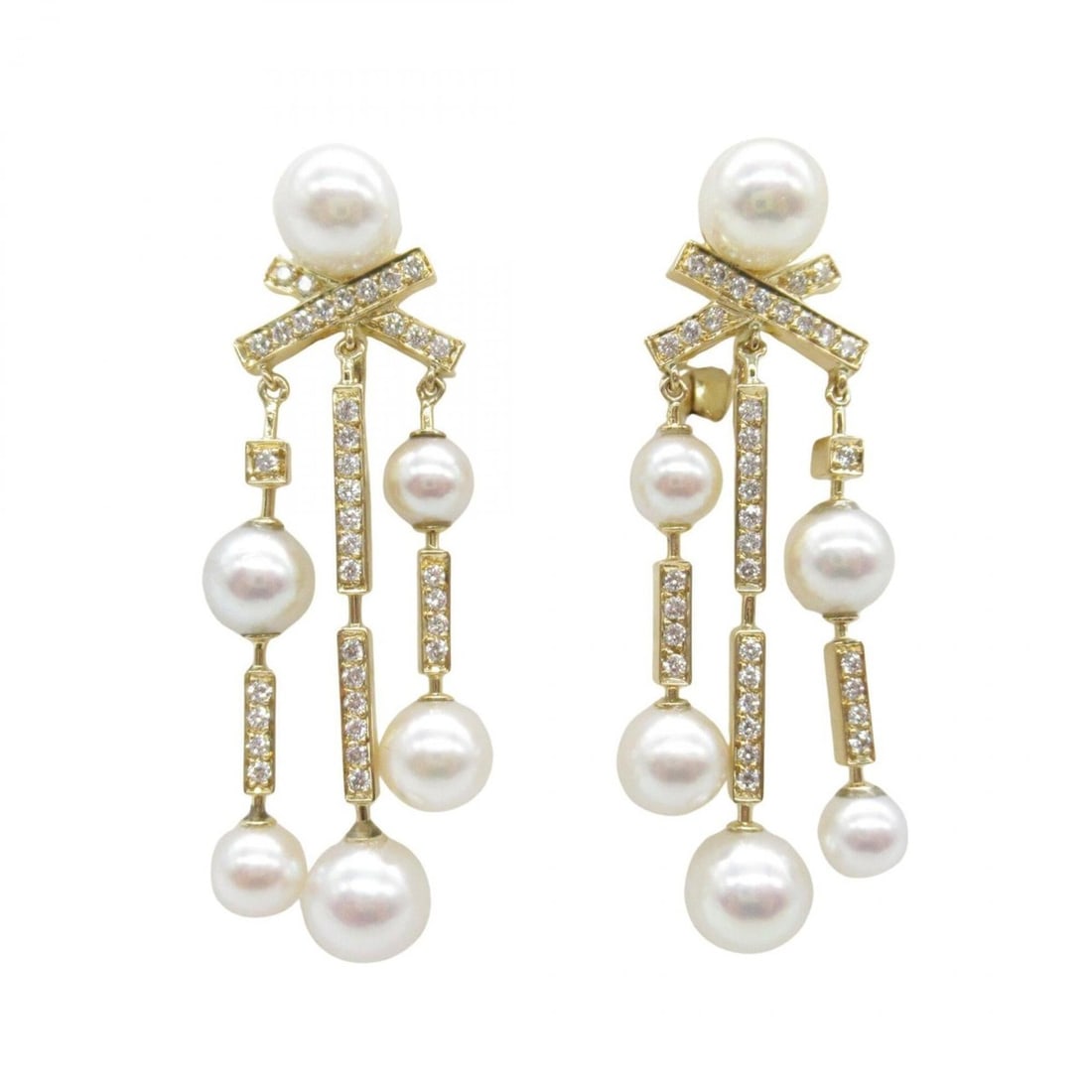 Chanel pearl and diamond earrings, 18K (yellow gold) jewelry, pearl, women's, gold, white, clear: --- Catalog ---Category: SizeSize (HxWxD): 47.00mm x 12.00mm / 1.85'' x 0.47''Category: DesignType: Stud earringsColor: Clear, White, Yellow goldGender: WomenMaterial: Yellow gold (18K)Category: Gener