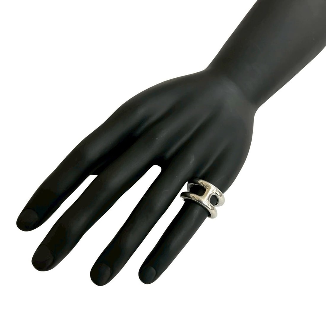 HERMES Osmos Silver 925 Ring, Size 14, Men's Jewelry, Silver, 31247: --- Catalog ---Category: SizeJP Size: 14US Size: 7Category: DesignType: Band ringColor: SilverGender: MenMaterial: Silver 925Category: GeneralBrand: Hermes--- Item List ---Section: ConditionRanking: R