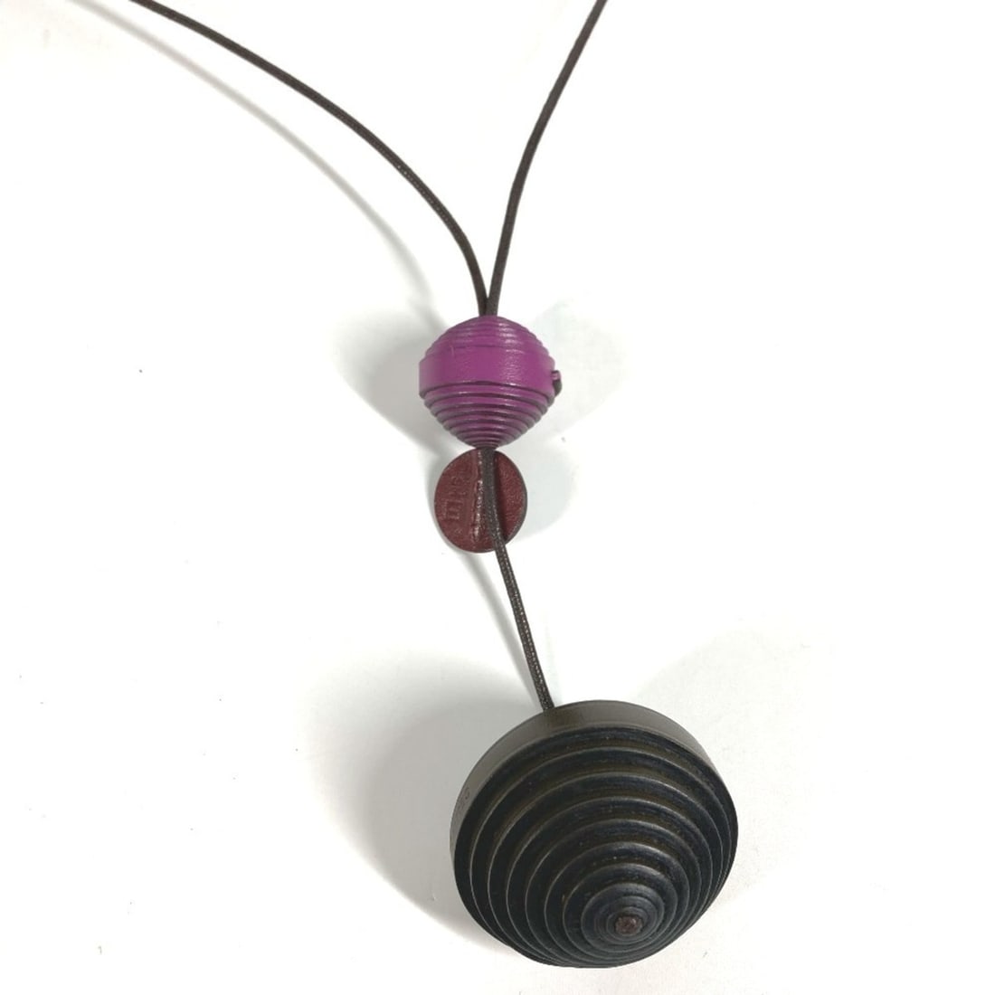 HERMES Jojoba Necklace, Accessory, Jewelry, Choker Leather, Women's, Purple: --- Catalog ---Category: SizeNeck Circumference: 46 cm / 18.11''Category: DesignColor: PurpleGender: WomenMaterial: LeatherNecklace Type: NecklaceCategory: GeneralBrand: Hermes--- Item List ---Section