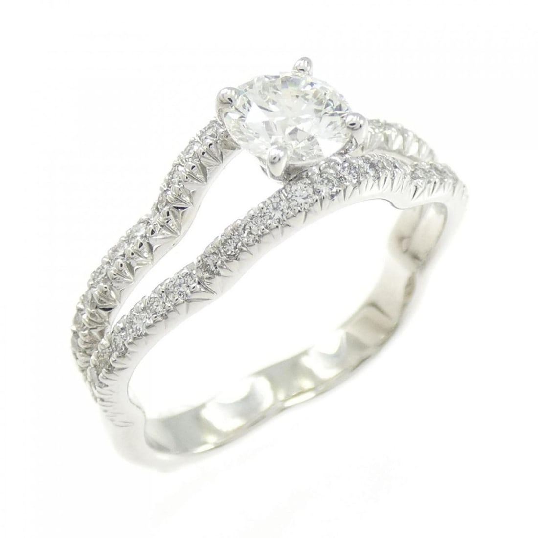 Chanel Camellia Ring: --- Catalog ---Category: SizeJP Size: 13US Size: 6.5Category: DesignColor: White goldGender: WomenMaterial: White gold (18K)Category: GeneralBrand: Chanel--- Item List ---Section: ConditionRanking: Ra