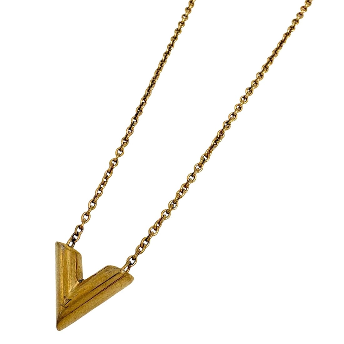 Louis Vuitton Essential V Necklace GP Gold Women's: --- Catalog ---Category: SizePendant Size: 14mm x 16mm / 0.55'' x 0.62''Neck Circumference: 47.5 cm / 18.7''Category: DesignColor: GoldGender: WomenMaterial: Gold platingNecklace Type:
