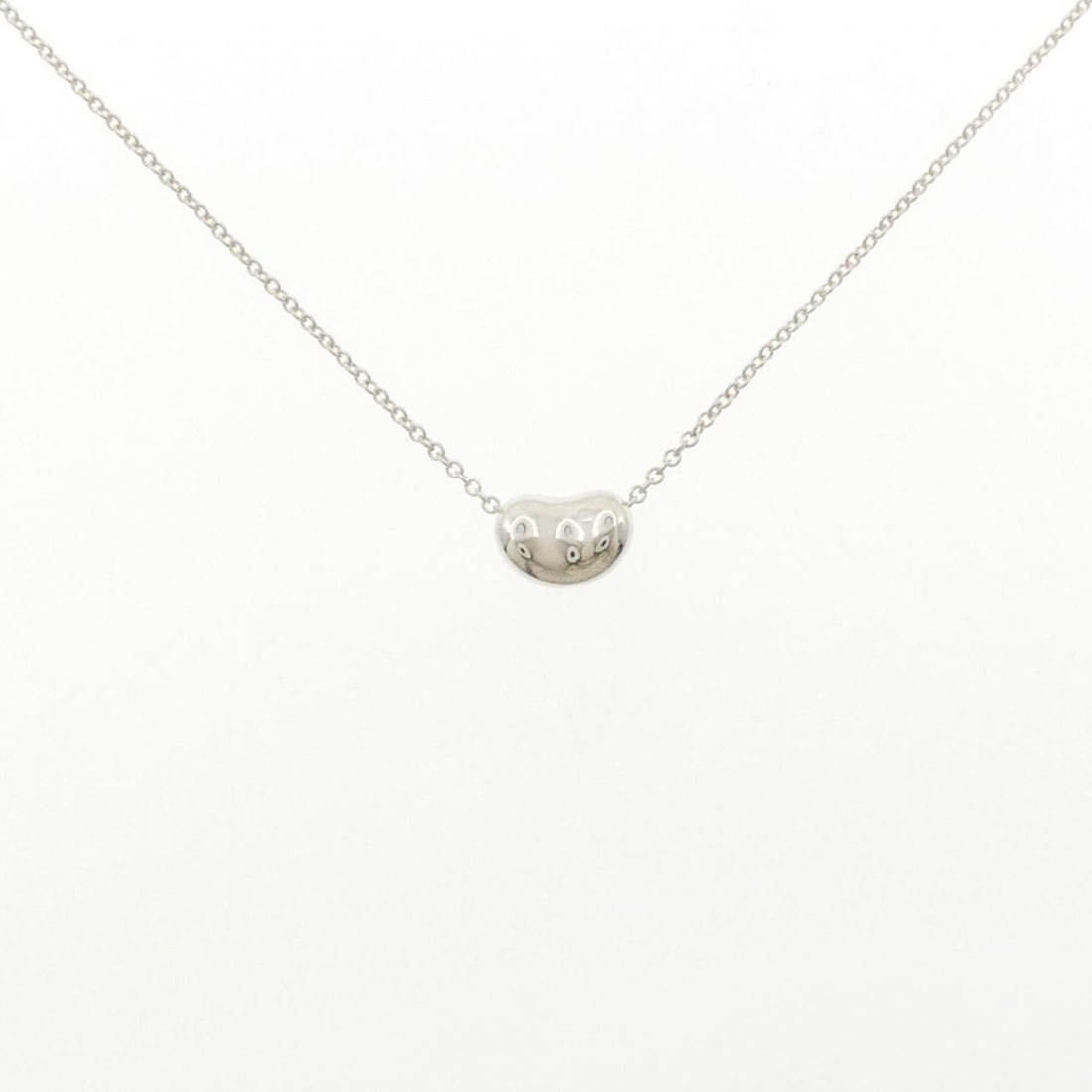 Tiffany Bean Necklace: --- Catalog ---Category: SizePendant Size: 6.2mm x 9mm / 0.24'' x 0.35''Neck Circumference: 42 cm / 16.53''Category: DesignGender: WomenMaterial: Silver 925Pendant Type: PendantNecklace Type: