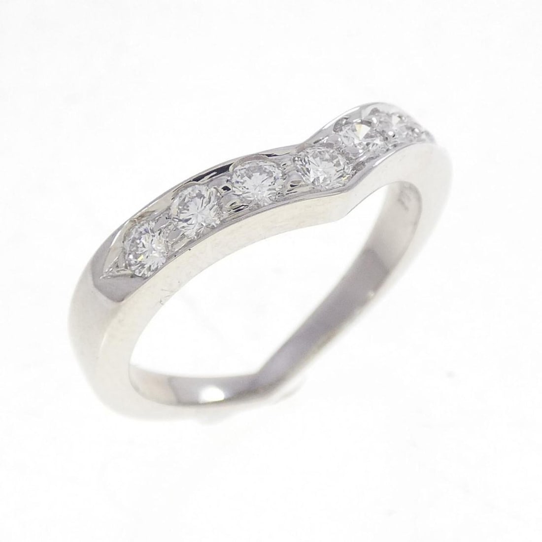 Tiffany V-band ring: --- Catalog ---Category: SizeJP Size: 11.0US Size: 6Category: DesignType: Band ringStone: DiamondGender: WomenMaterial: Platinum 950Category: GeneralBrand: Tiffany--- Item List ---Section: ConditionRa