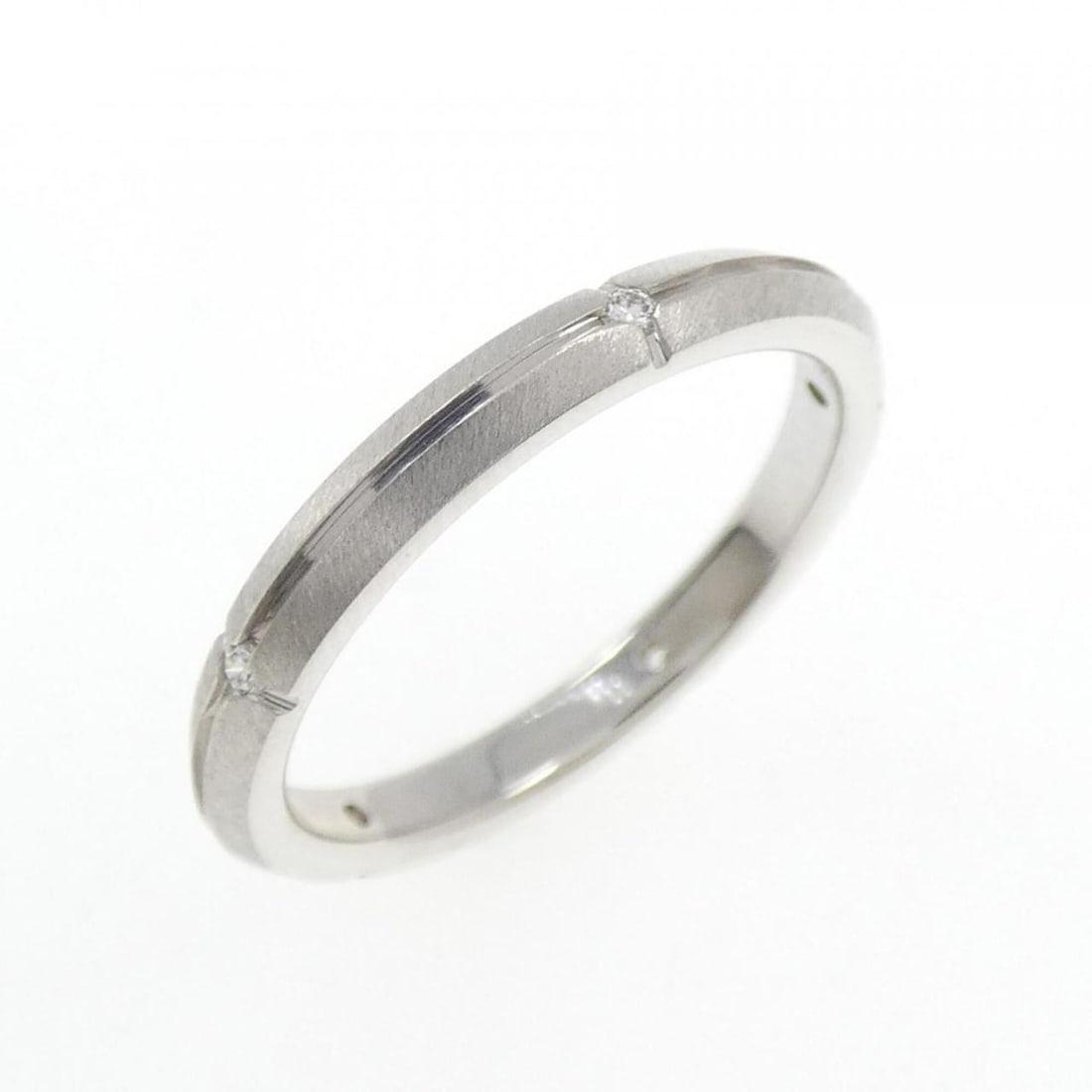 Tiffany & Co. Streamerica Narrow Ring: --- Catalog ---Category: SizeJP Size: 10US Size: 5.5Category: DesignType: Band ringGender: WomenMaterial: White gold (18K)Category: GeneralBrand: Tiffany--- Item List ---Section: ConditionRanking: Ran
