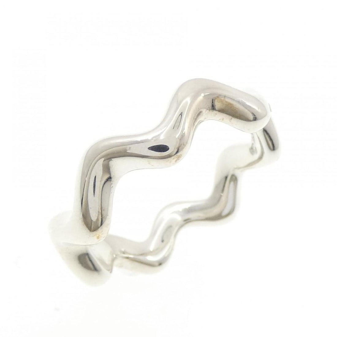 Tiffany Zigzag Ring: --- Catalog ---Category: SizeJP Size: 12US Size: 6.5Category: DesignType: Band ringGender: WomenMaterial: Silver 925Category: GeneralBrand: Tiffany--- Item List ---Section: ConditionRanking: Rank A