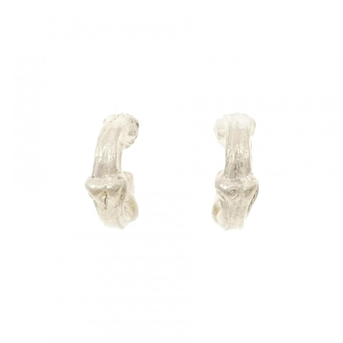 Tiffany Bamboo Earrings: --- Catalog ---Category: SizeSize (HxWxD): 14.40mm x 5.00mm / 0.57'' x 0.20''Category: DesignType: Half hoop earringsColor: SilverGender: WomenMaterial: Silver 925Category: GeneralBrand: Tiffany---