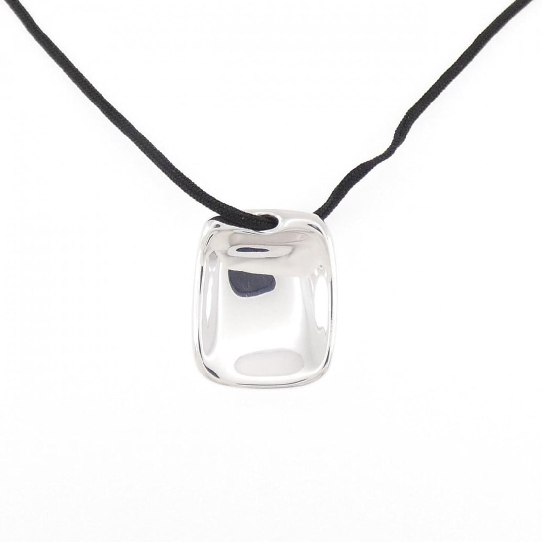 Tiffany 925 Necklace: --- Catalog ---Category: SizePendant Size: 24.8mm x 19.1mm / 0.97'' x 0.75''Neck Circumference: 48 cm / 18.89''Category: DesignColor: SilverGender: WomenMaterial: Silver 925Pendant Type:
