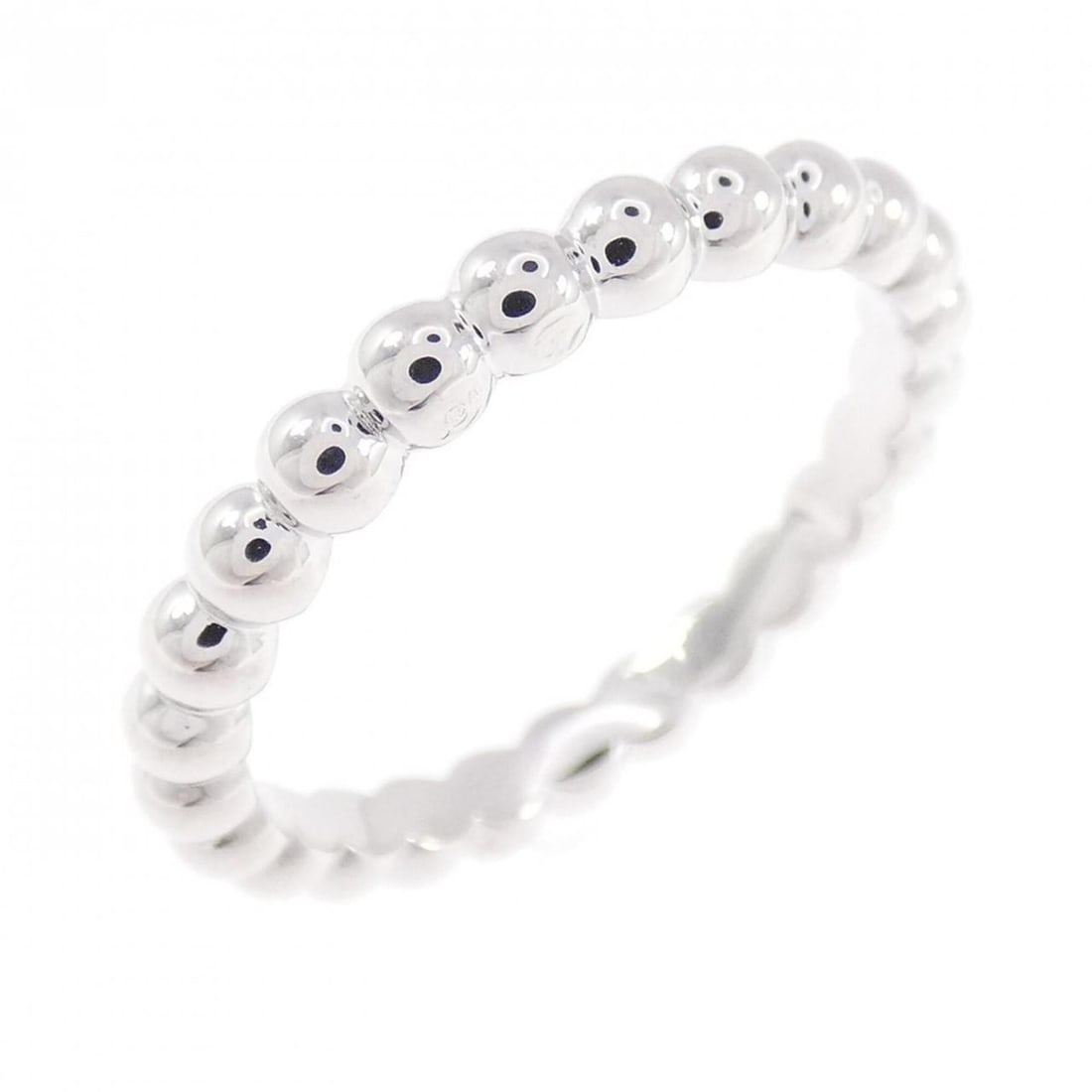 Van Cleef & Arpels Perlee Medium Ring: --- Catalog ---Category: SizeUS Size: 7Brand Size: 54Category: DesignType: Band ringGender: WomenMaterial: White gold (18K)Category: GeneralMPN: VCARN9PC00Brand: Van Cleef & Arpels--- Item List