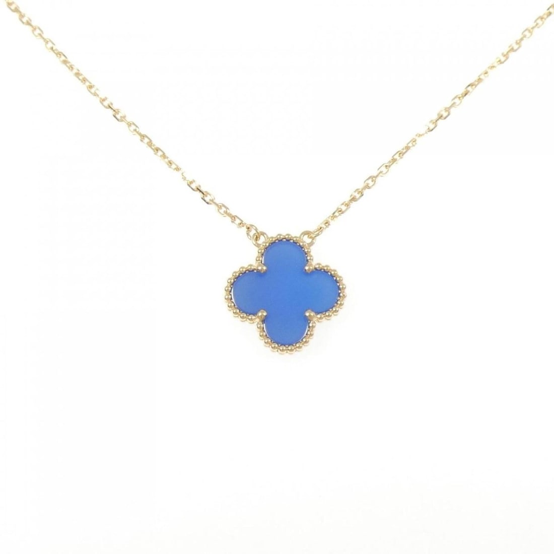 Van Cleef & Arpels Vintage Alhambra Necklace: --- Catalog ---Category: SizePendant Size: 14.8mm x 14.8mm / 0.58'' x 0.58''Neck Circumference: 37 cm - 42 cm / 14.56'' - 16.53''Category: DesignColor: Yellow goldGender: WomenMaterial: Yellow gold (1