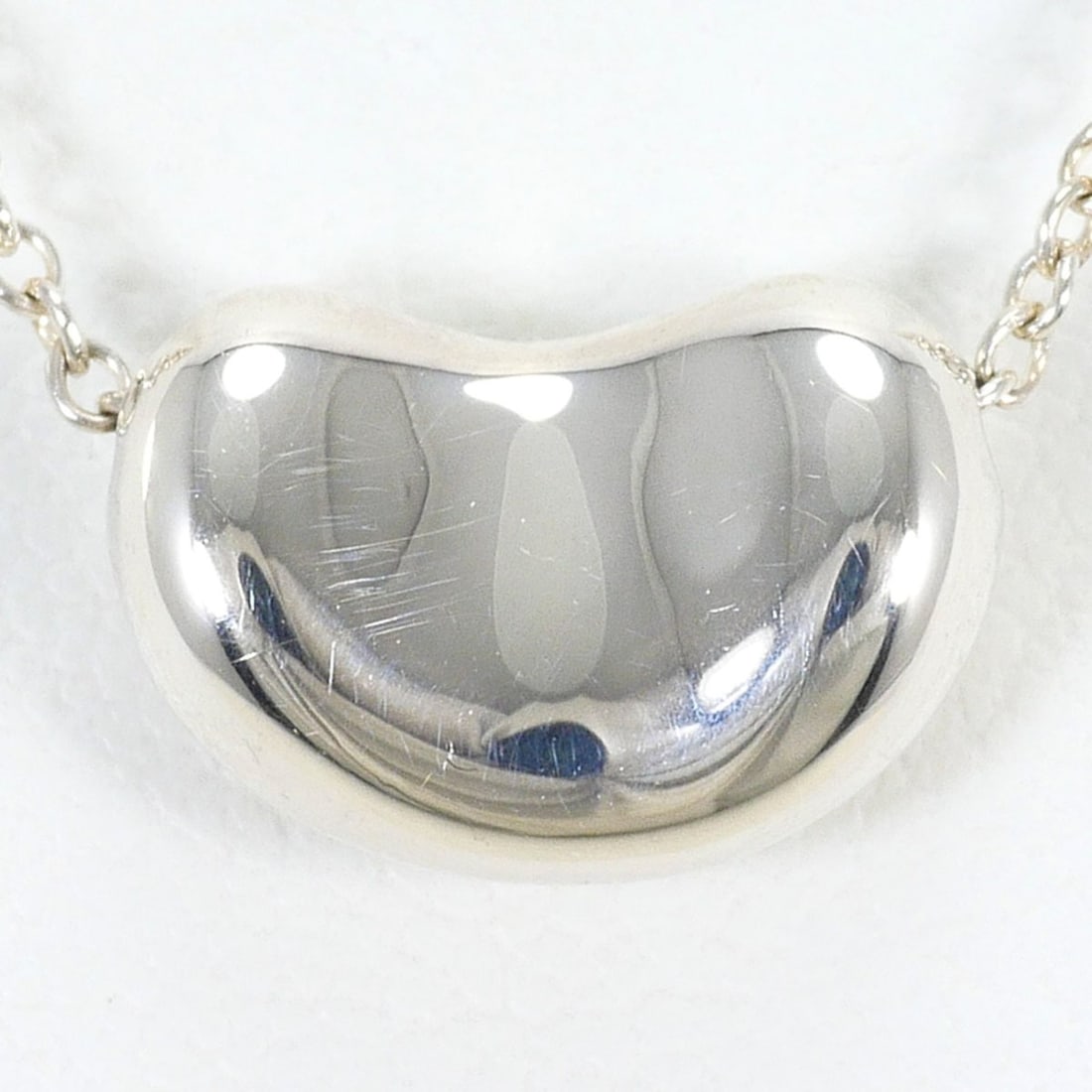 Tiffany & Co. Bean Silver Necklace, Total Weight 3.0g, 44cm, Like New Condition, Free Gift Wrapping.: --- Catalog ---Category: SizePendant Size: 8mm x 11mm / 0.31'' x 0.43''Neck Circumference: 44 cm / 17.32''Category: DesignColor: SilverGender: WomenMaterial: Silver 925Necklace Type: NecklaceCategory: