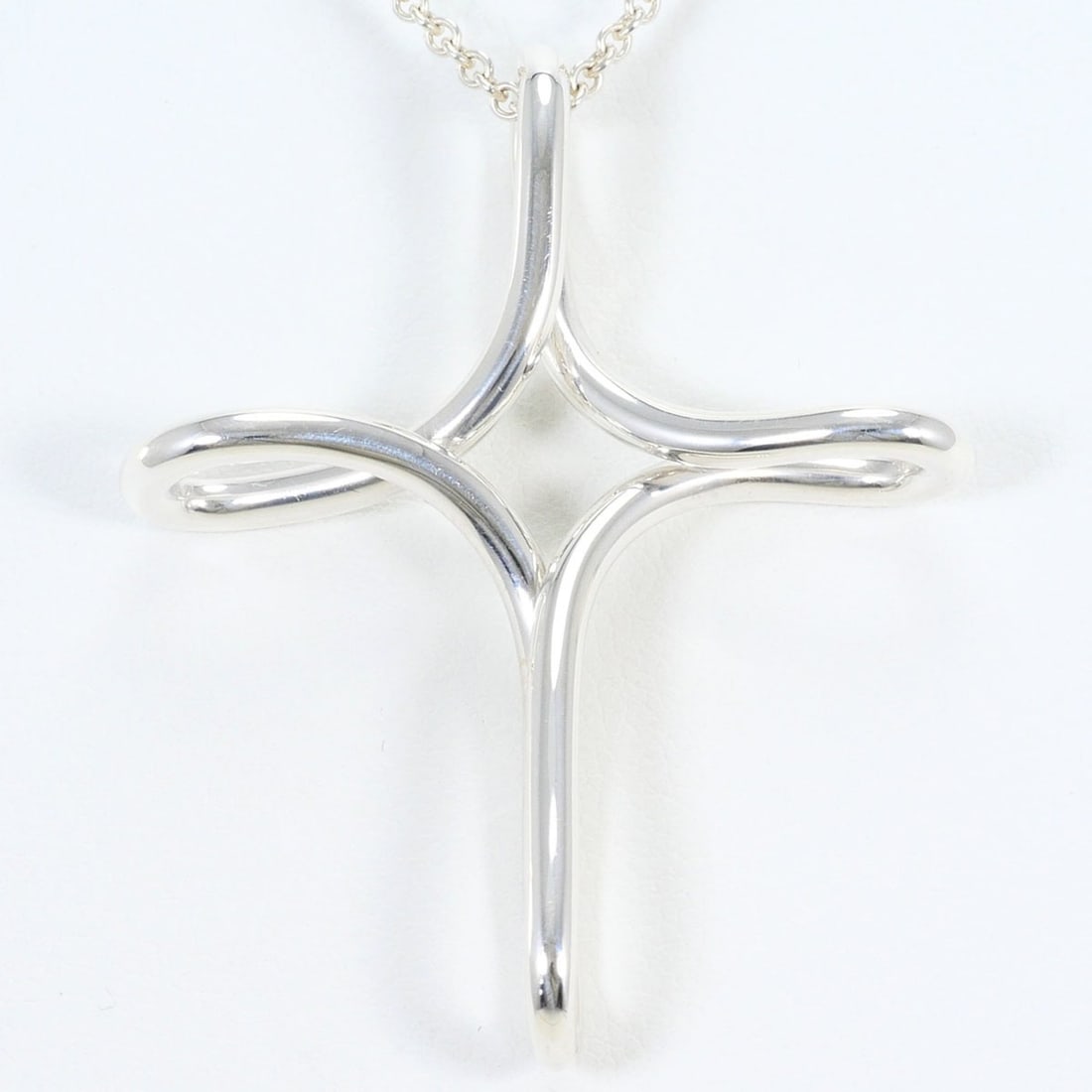Tiffany & Co. Infinity Cross Silver Necklace, Total Weight 10.6g, 76cm, Like New Condition, Free: --- Catalog ---Category: SizePendant Size: 44mm x 35mm / 1.73'' x 1.37''Neck Circumference: 76 cm / 29.92''Category: DesignColor: SilverGender: WomenMaterial: Silver 925Necklace Type: NecklaceCategory