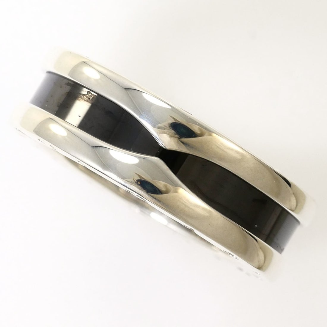 BVLGARI Save the Children Silver Ceramic Ring, Size 1, Total Weight 6.3g, Like New, Gift Wrapping: --- Catalog ---Category: SizeJP Size: 13US Size: 6.5Category: DesignType: Band ringColor: Black, SilverGender: WomenMaterial: Ceramic, Silver 925Category: GeneralBrand: Bvlgari--- Item List ---Section