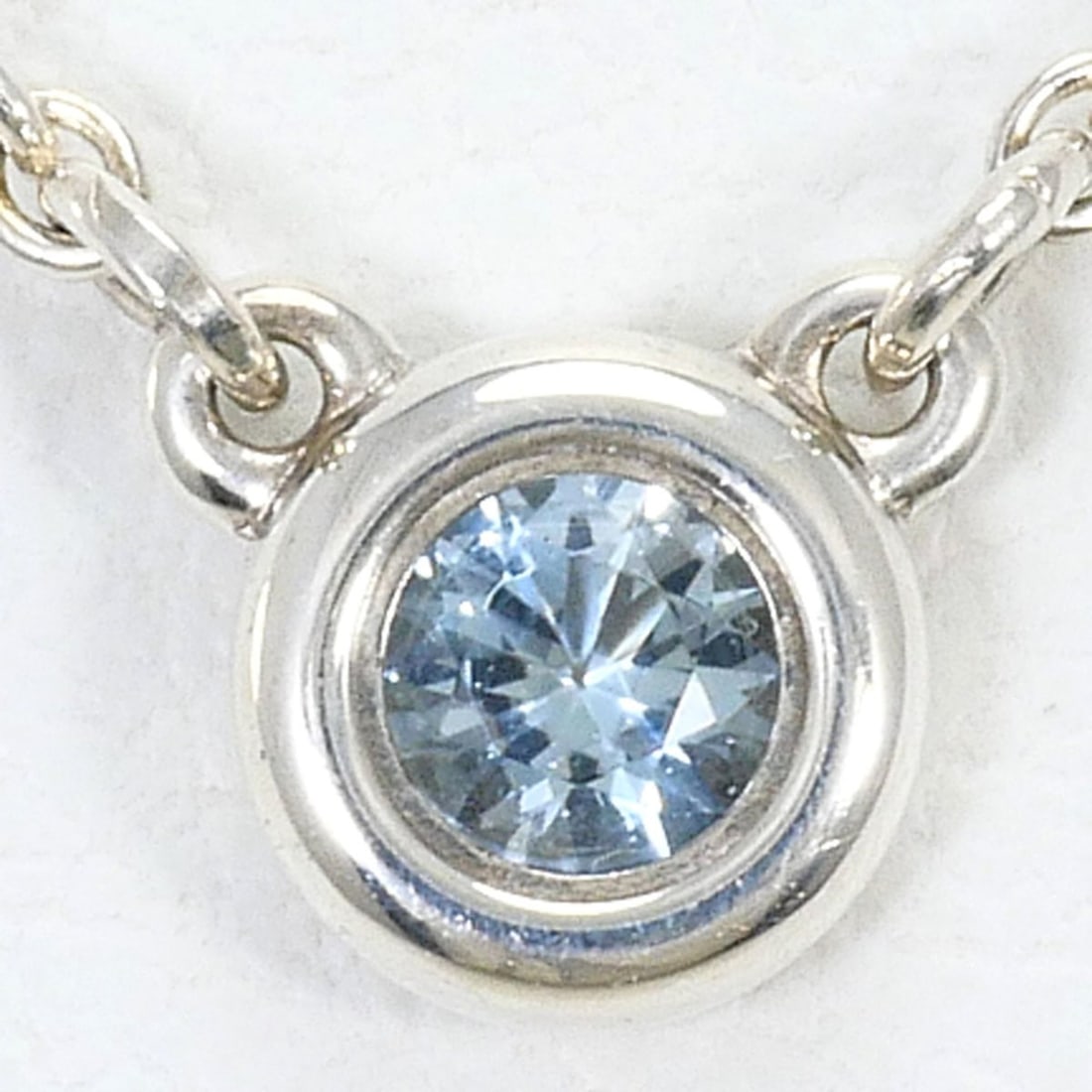 Tiffany & Co. By the Yard Silver Necklace with Aquamarine, Total Weight 1.6g, 41cm, Like New: --- Catalog ---Category: SizePendant Size: 4mm x 4mm / 0.15'' x 0.15''Neck Circumference: 41 cm / 16.14''Category: DesignColor: SilverGender: WomenMaterial: Silver 925Necklace Type: NecklaceCategory: 
