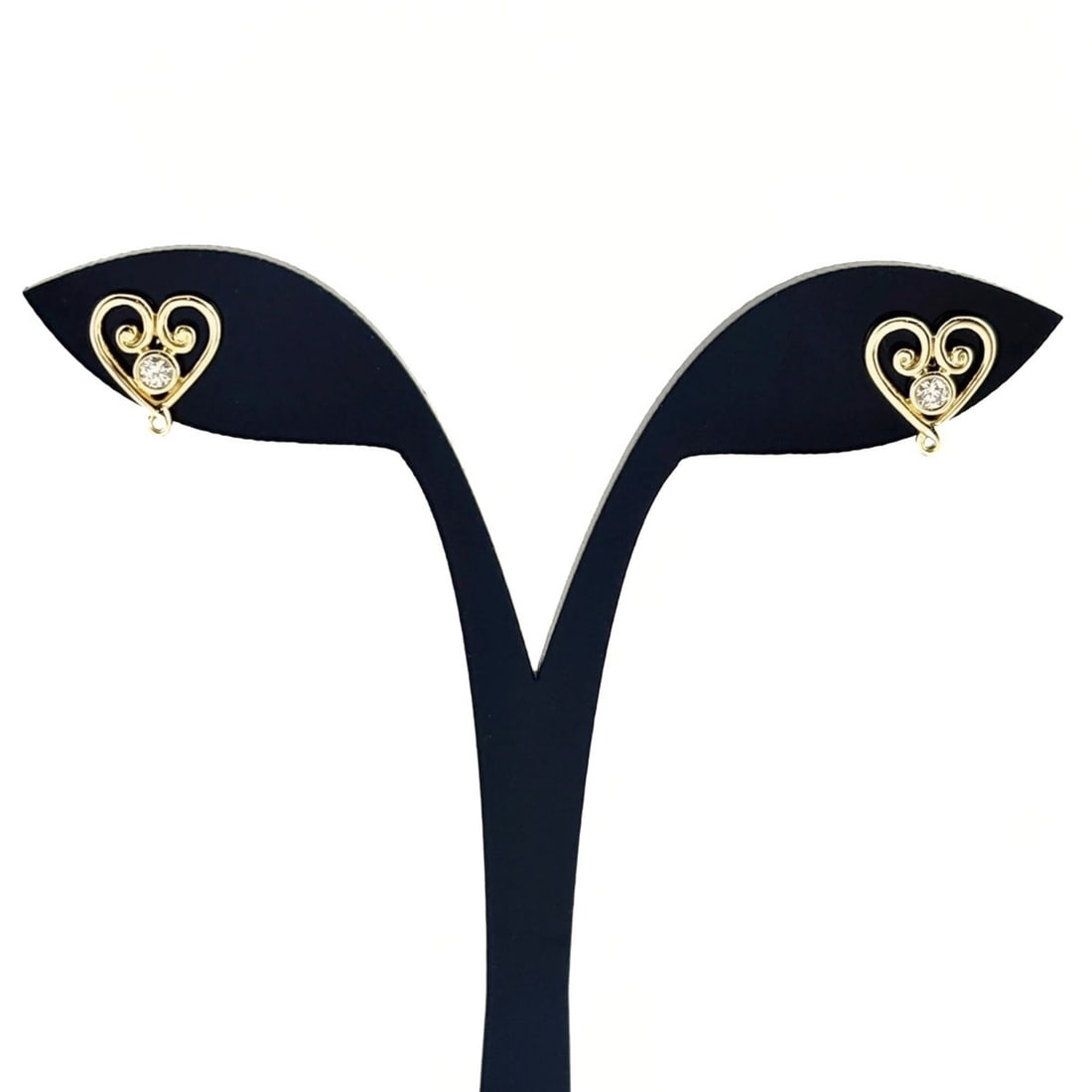 Tiffany & Co. Venezia Goldoni Heart Earrings, Yellow Gold (YG), Melee Diamond 750 Diamond, Women's.: --- Catalog ---Category: SizeSize (HxWxD): 11.00mm x 10.00mm / 0.43'' x 0.39''Category: DesignType: Stud earringsStone: DiamondGender: WomenMaterial: Yellow gold (18K)Category: GeneralBrand: Tiffany--
