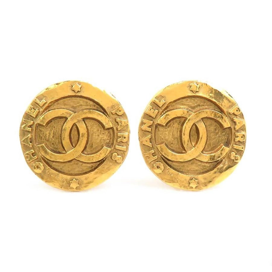 Chanel earrings, Coco Mark design, metal, gold, women's, e61811i: --- Catalog ---Category: SizeSize (HxWxD): 35.00mm x 35.00mm / 1.38'' x 1.38''Category: DesignType: Clip earringsColor: GoldGender: WomenMaterial: MetalCategory: GeneralBrand: ChanelCountry of Origin: