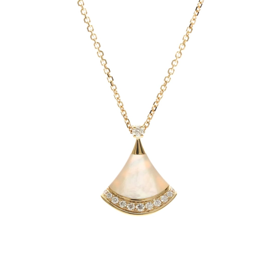 Bvlgari Diva Dream Necklace MOP Diamond 358365 Pink Gold (18K) Diamond,Mother Of Pearl Men,Women: --- Catalog ---Category: SizeWeight: 6.1g / 0.21oz.Pendant Size: 16.5mm x 14mm / 0.64'' x 0.55''Neck Circumference: 41.5 cm - 43.5 cm / 16.33'' - 17.12''Category: DesignColor: GoldMetal: GoldStone: Di