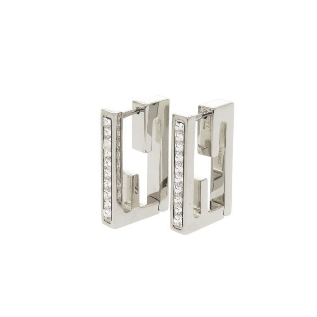 Excellent condition Fendi Baguette Metal Rhinestone Silver Earrings 0810FENDI: --- Catalog ---Category: SizeStone Size (HxW): 22.00mm x 13.00mm / 0.87'' x 0.51''Category: DesignColor: SilverGender: WomenMaterial: Metal, RhinestoneCategory: GeneralBrand: FendiCountry of Origin: I