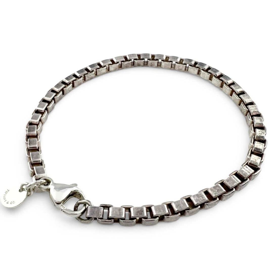TIFFANY&Co. Tiffany Venetian Bracelet, SV925, 19cm length, 15.7g weight, Men's.: --- Catalog ---Category: SizeLength: 19cm / 7.48''Category: DesignType: Charm braceletColor: SilverGender: MenMaterial: Silver 925Category: GeneralBrand: Tiffany--- Item List ---Section: ConditionRank