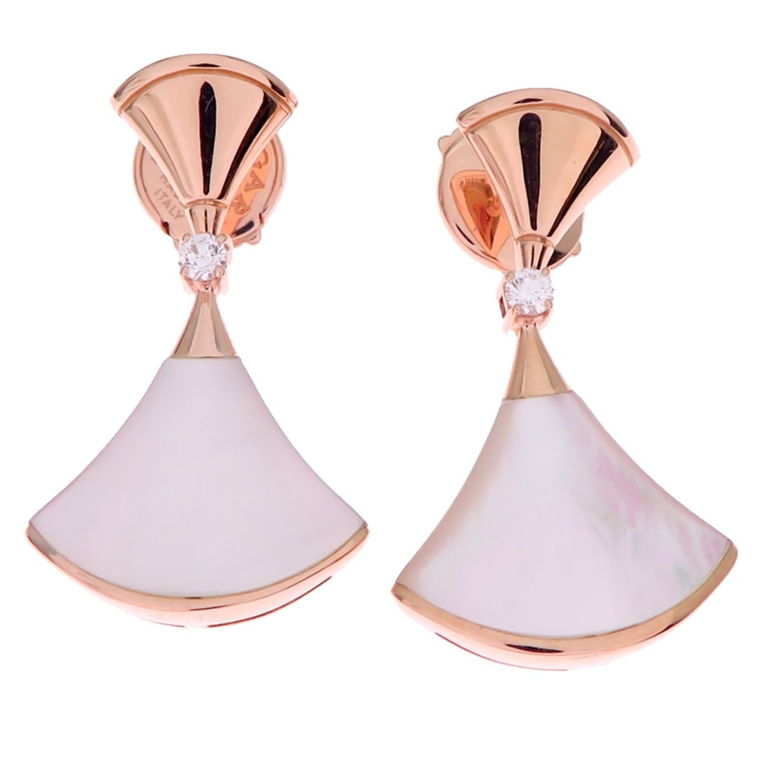 Bvlgari Diva's Dream Women's Earrings 350740 750 Pink Gold: --- Catalog ---Category: SizeSize (HxWxD): 23.50mm x 13.80mm / 0.93'' x 0.54''Category: DesignType: Stud earringsStone: DiamondGender: WomenMaterial: Pink gold (18K)Category: GeneralMPN: 350740Brand: